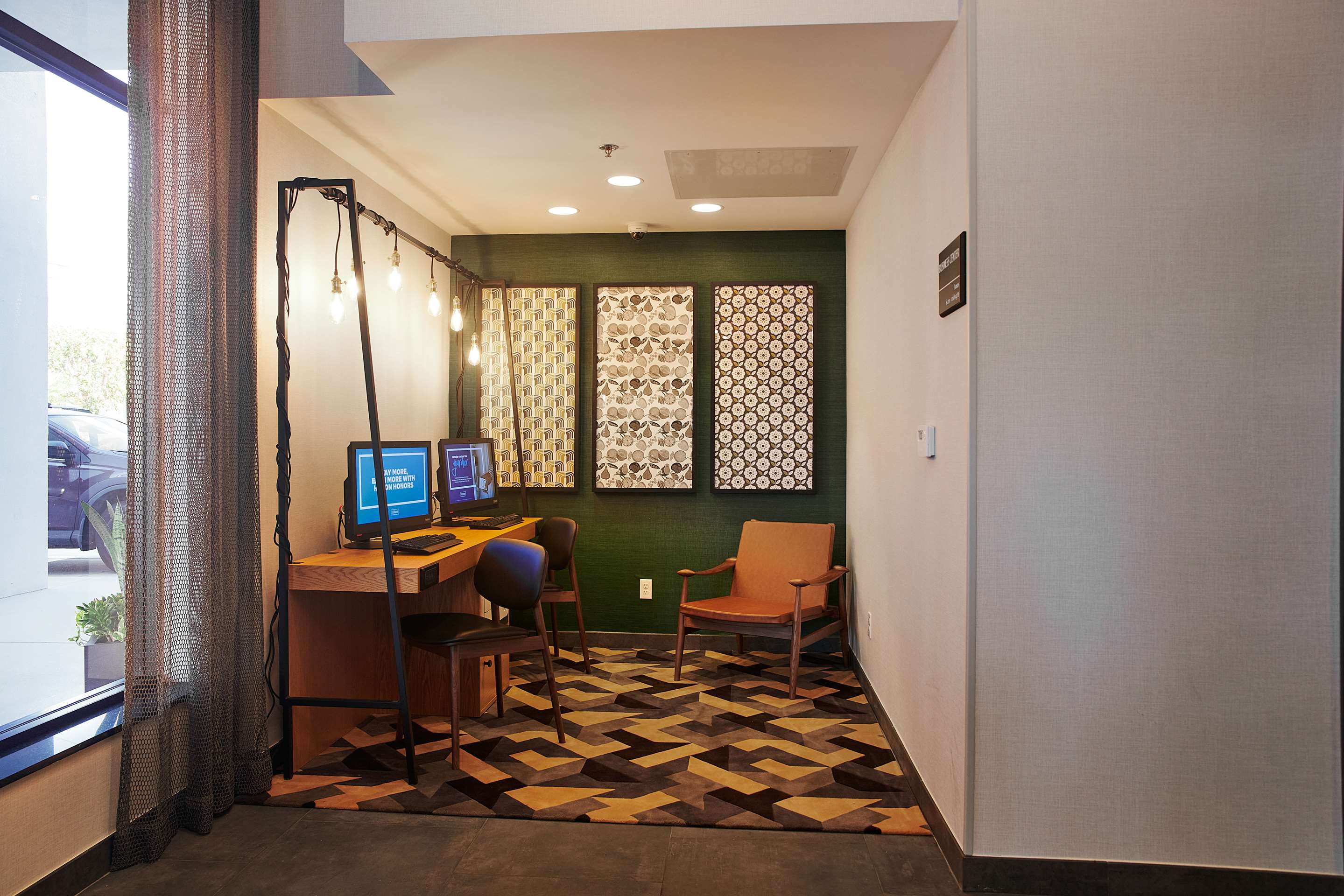 Business Center | Hampton Inn & Suites Los Angeles/Sherman Oaks
