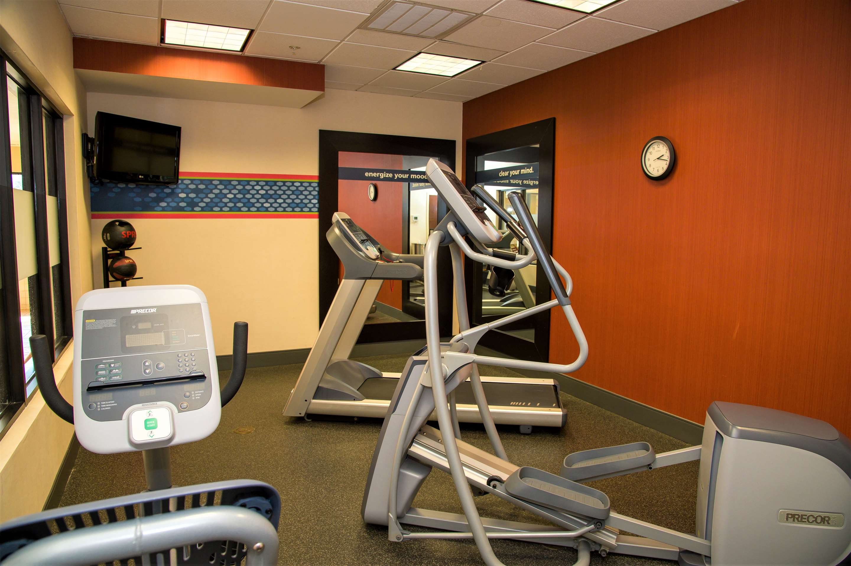 Health club fitness center gym | Hampton Inn Lewisburg
