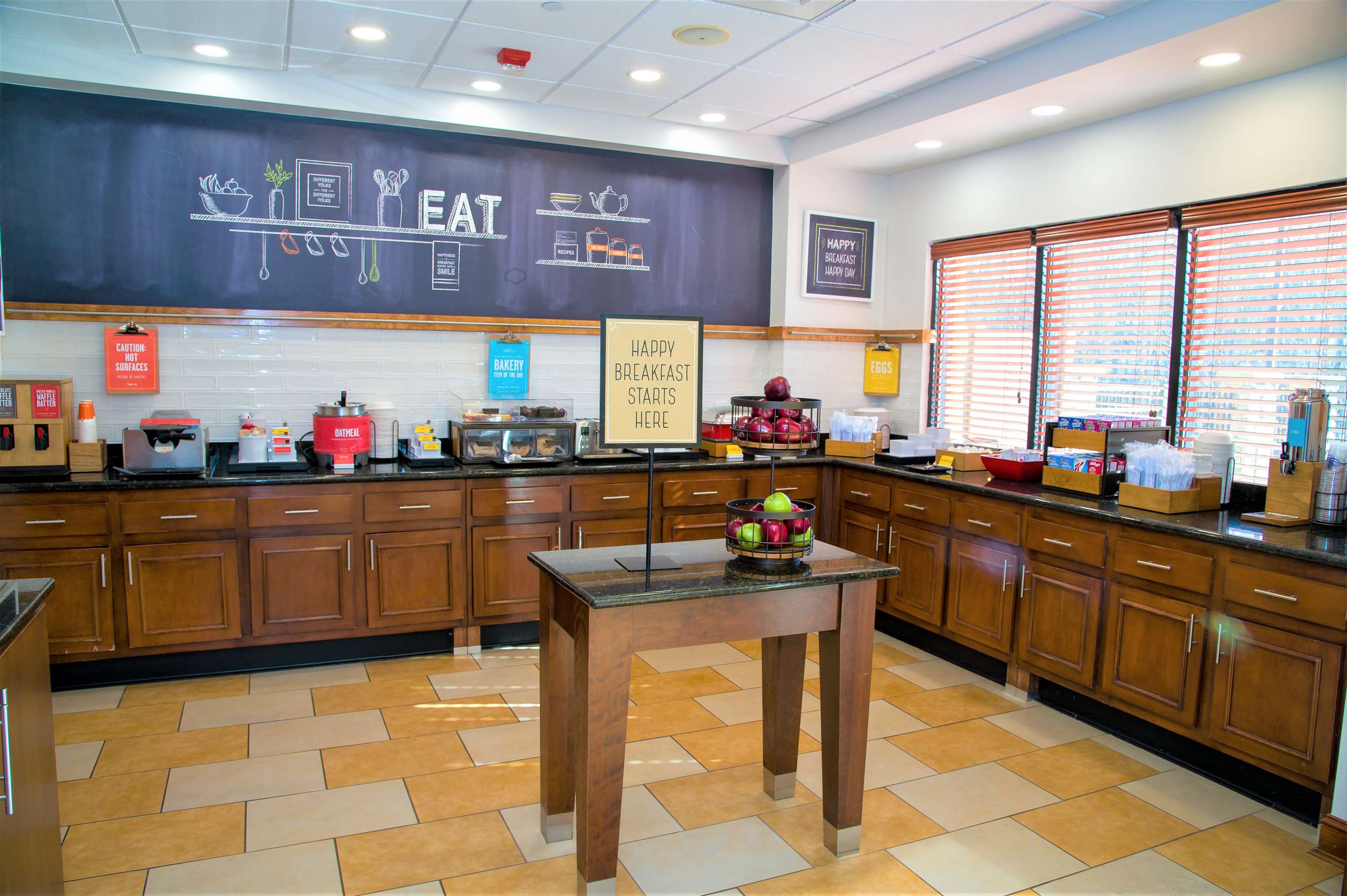 Breakfast Area | Hampton Inn Lewisburg