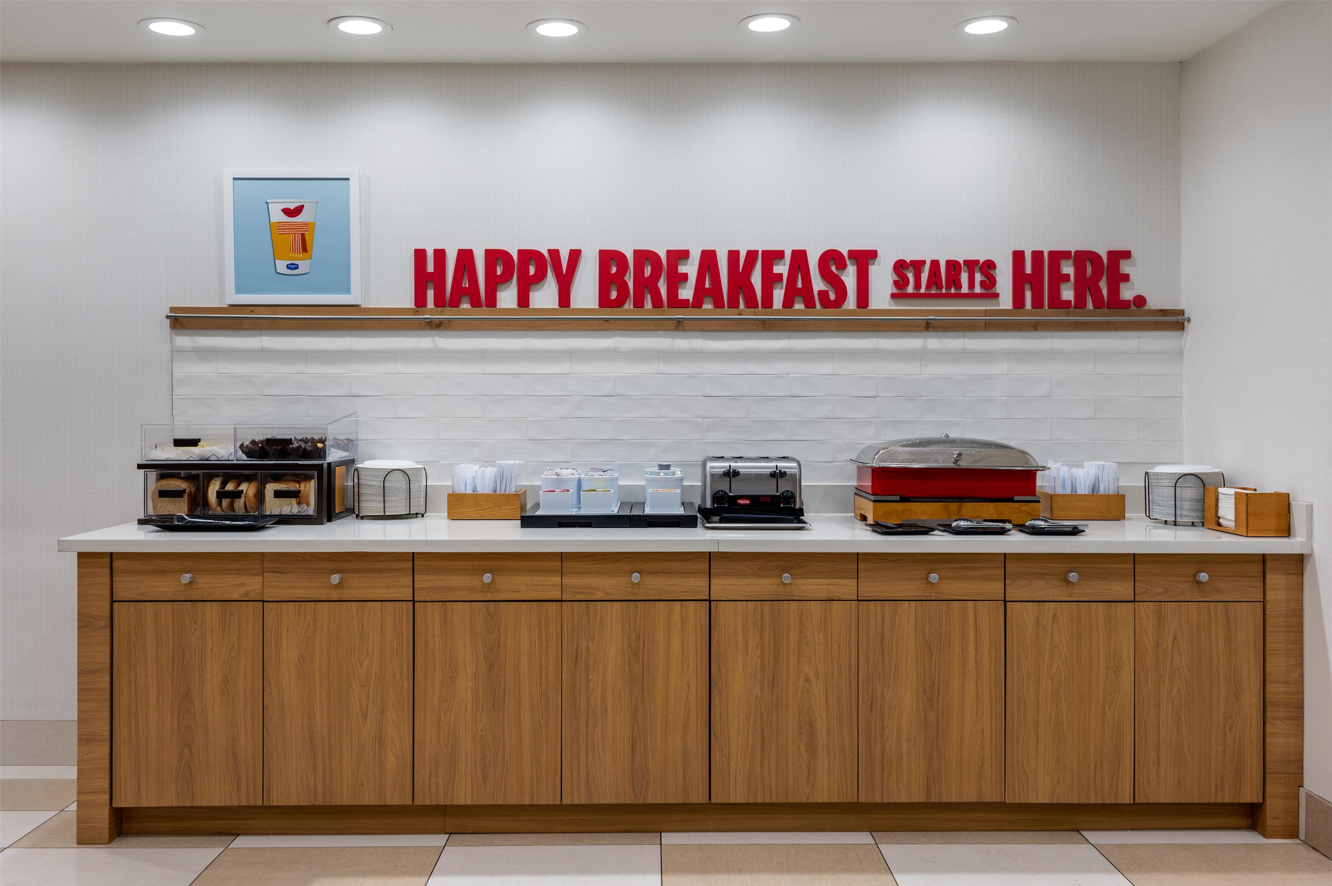 Breakfast Area | Hampton Inn Lake Charles
