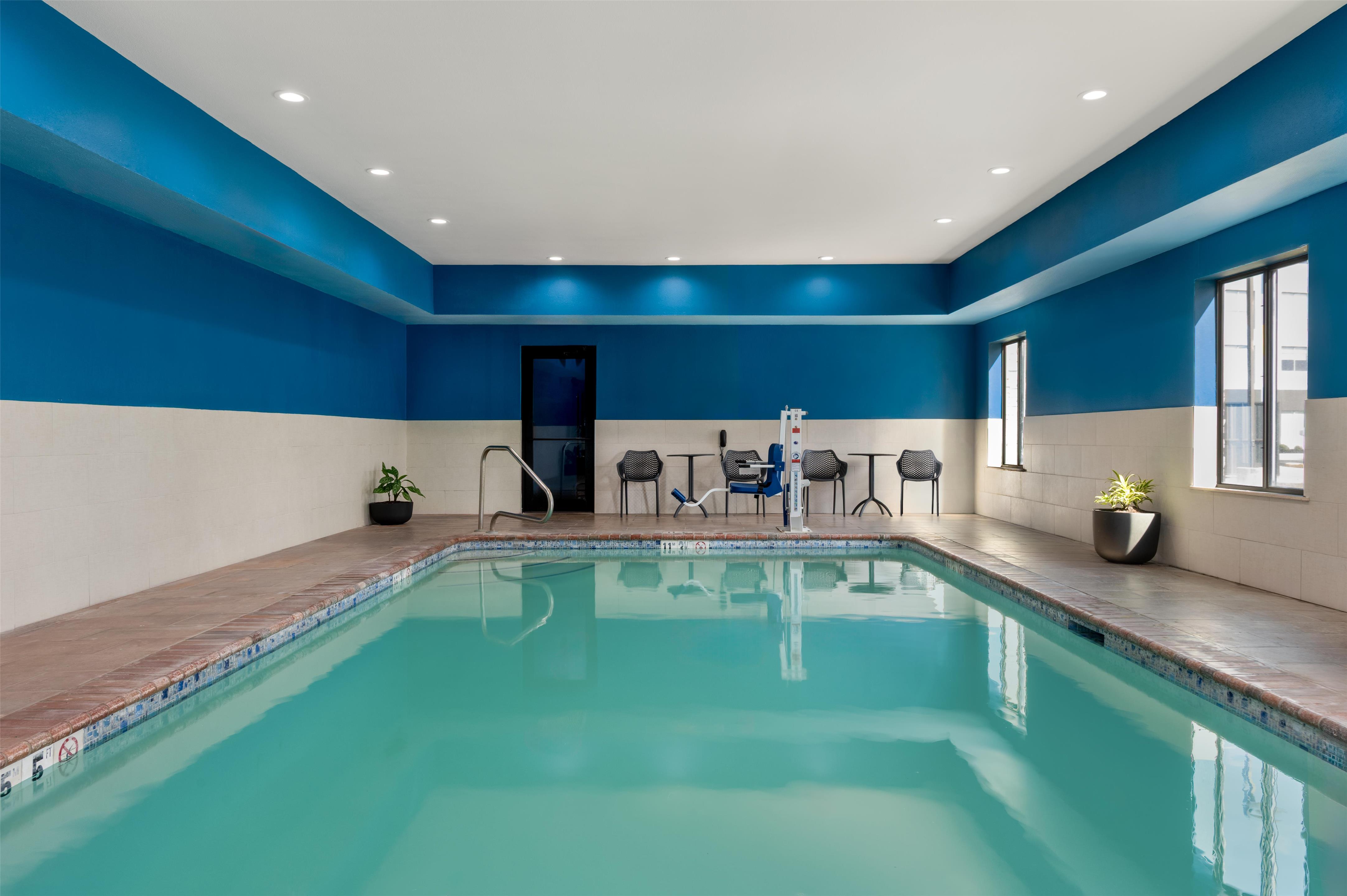 Pool | Hampton Inn Lake Charles