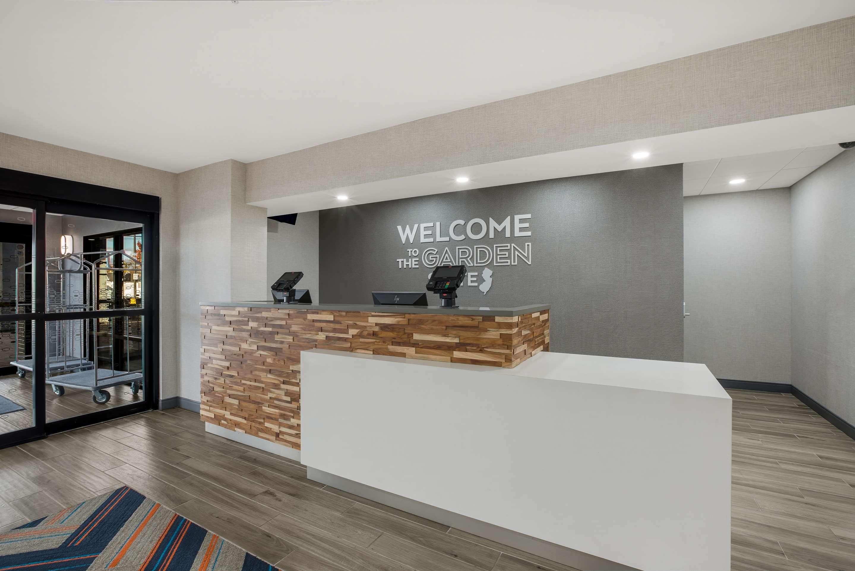 Lobby | Hampton Inn Linden