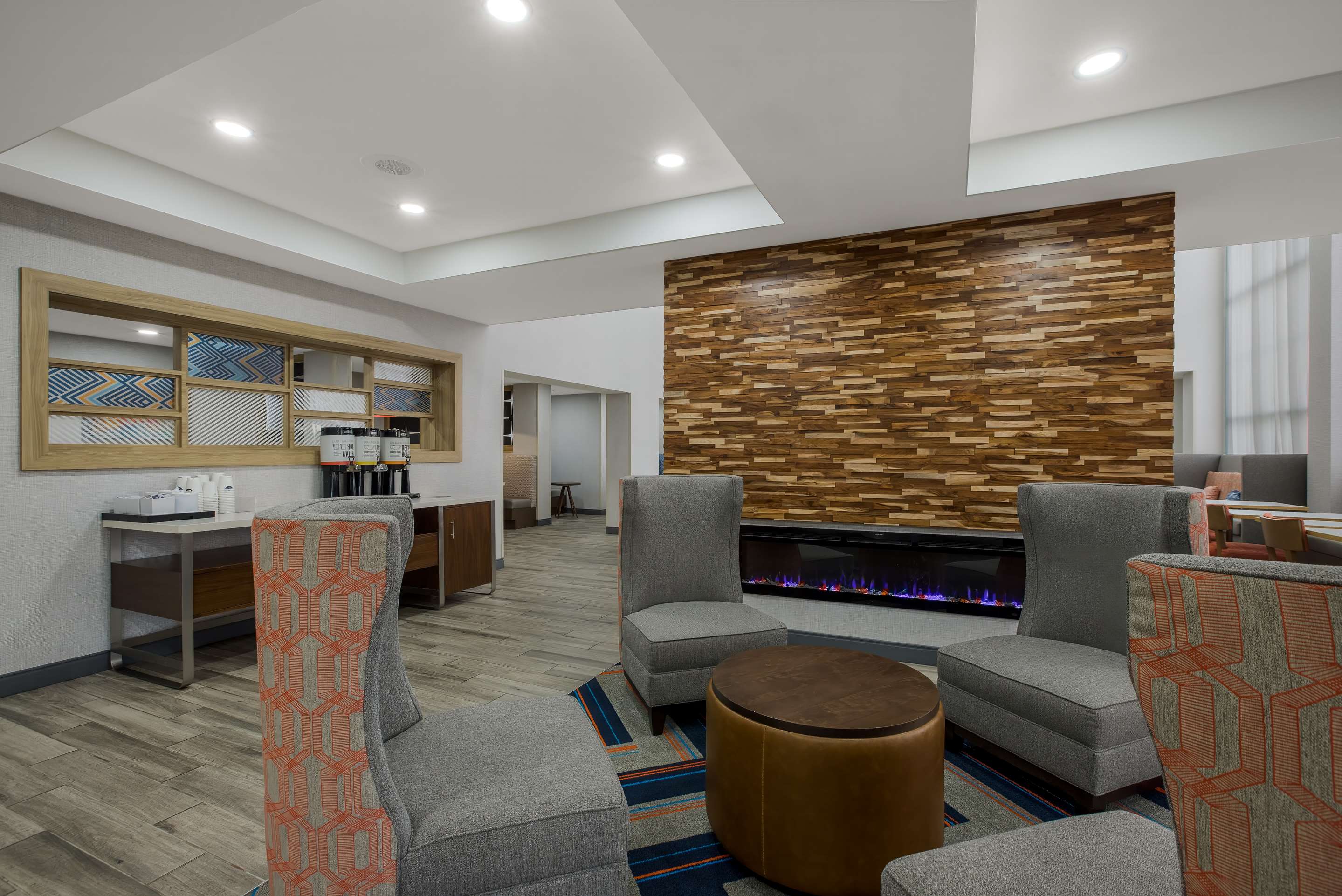 Lobby | Hampton Inn Linden