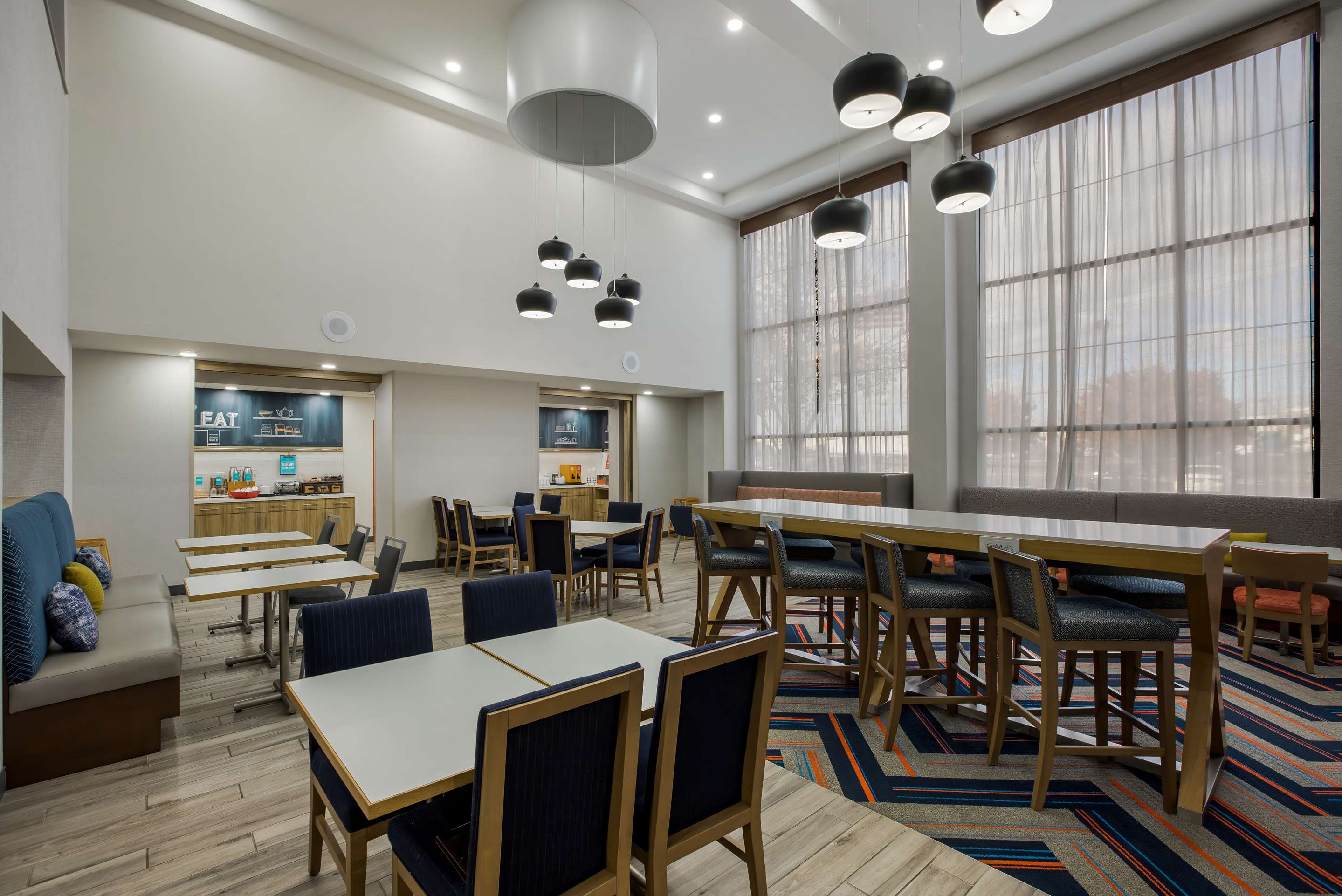 Lobby | Hampton Inn Linden