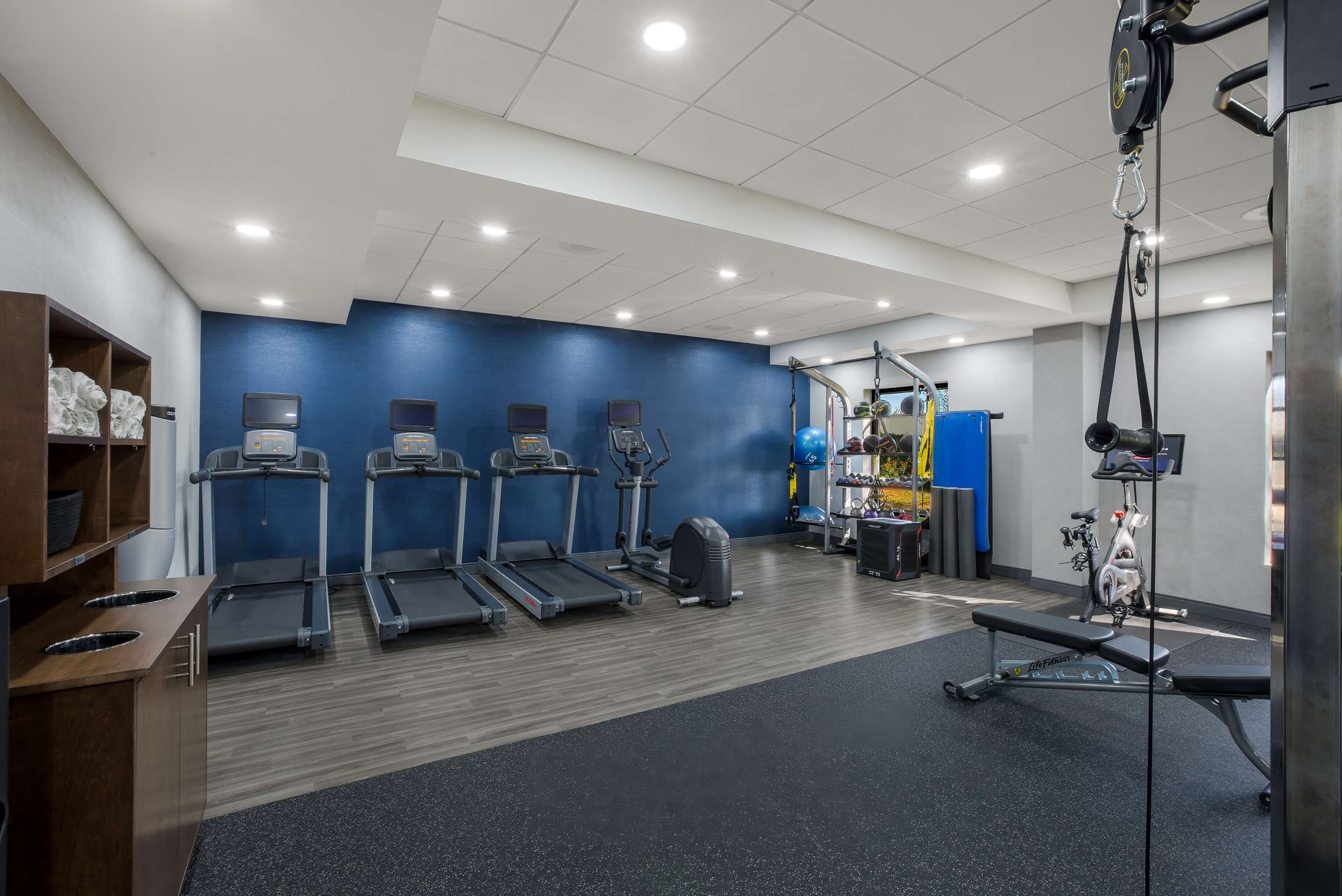 Health club fitness center gym | Hampton Inn Linden