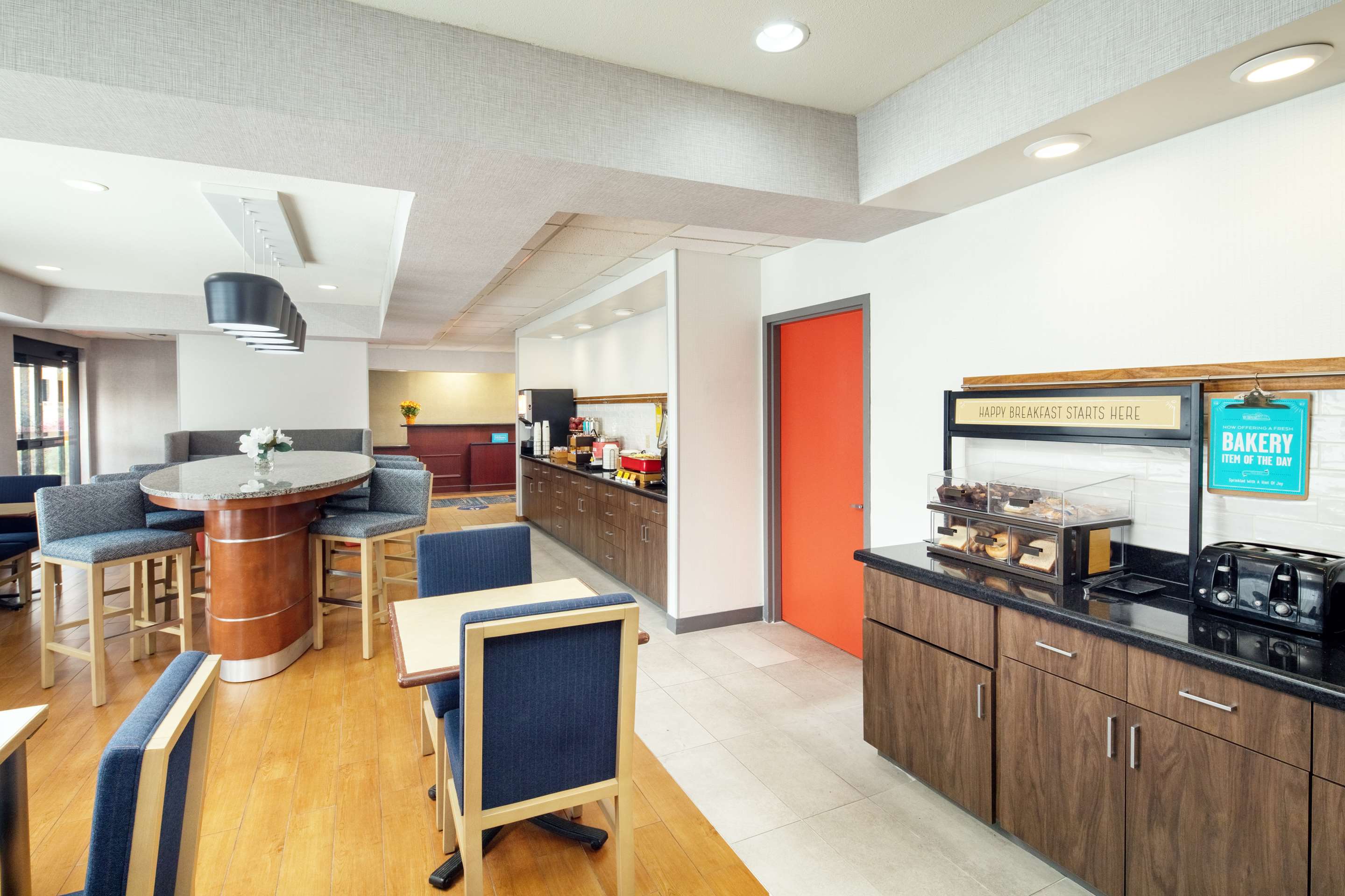 Breakfast Area | Hampton Inn Lexington South-Keeneland/Airport