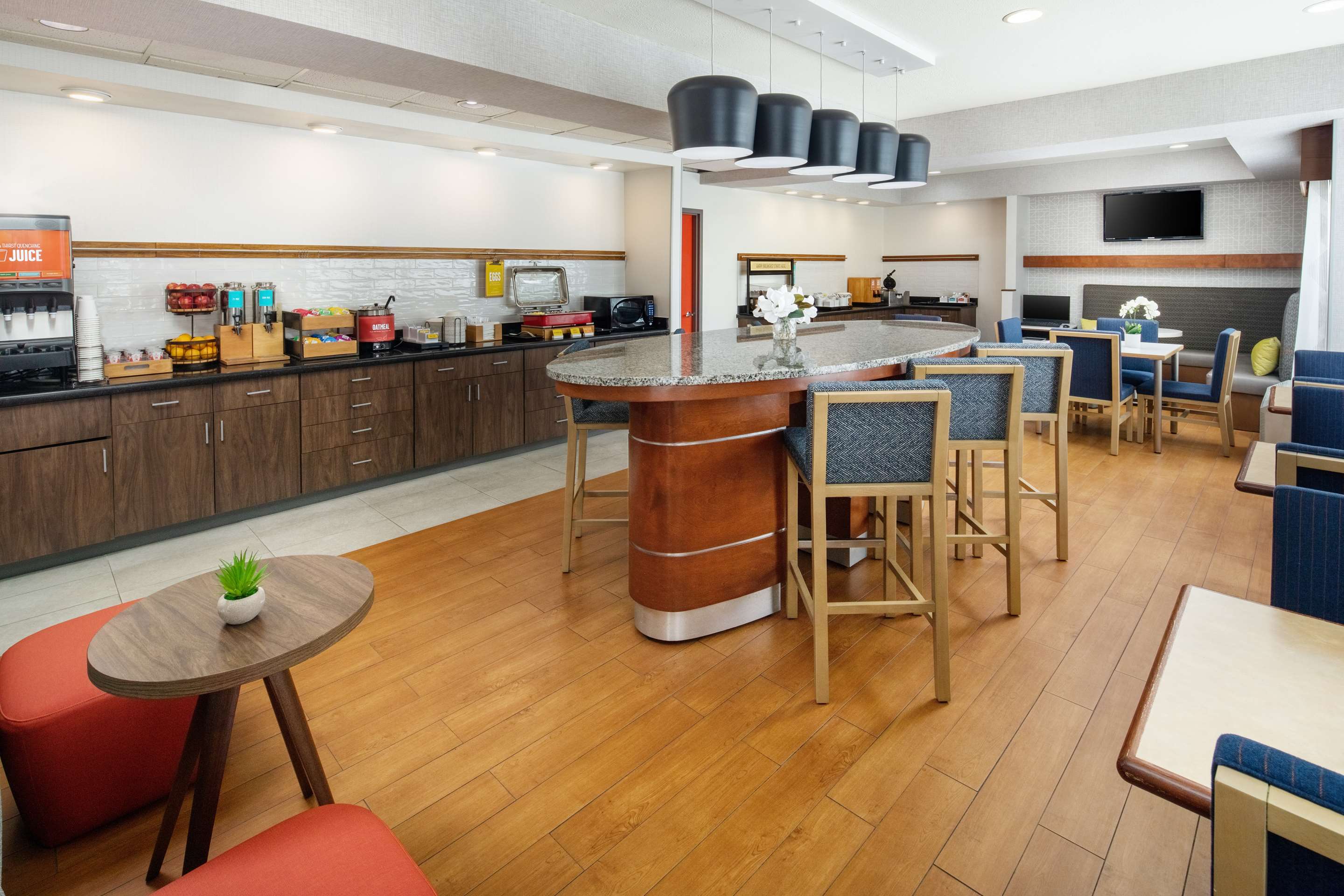 Breakfast Area | Hampton Inn Lexington South-Keeneland/Airport