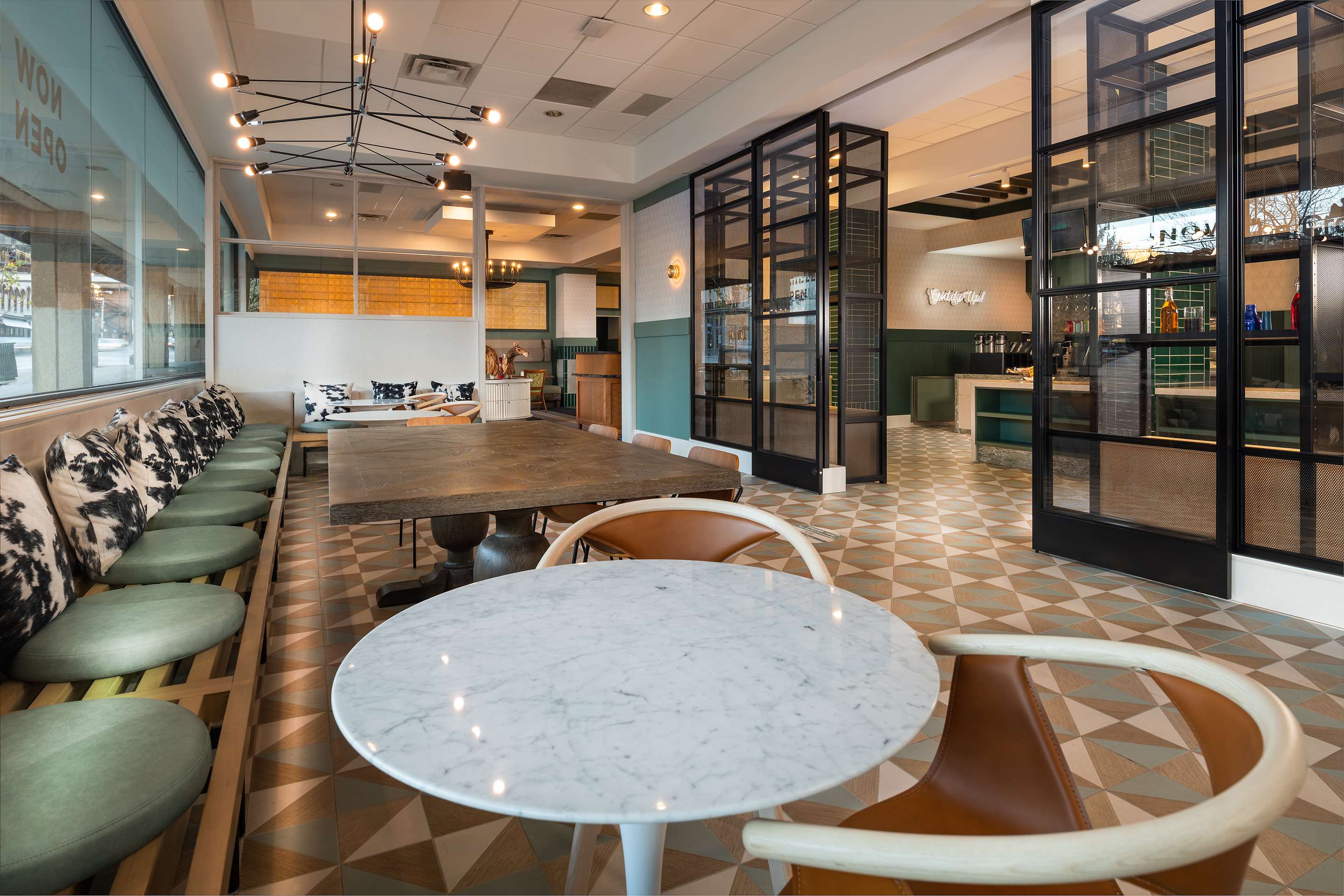 Breakfast Area | Hilton Lexington/Downtown