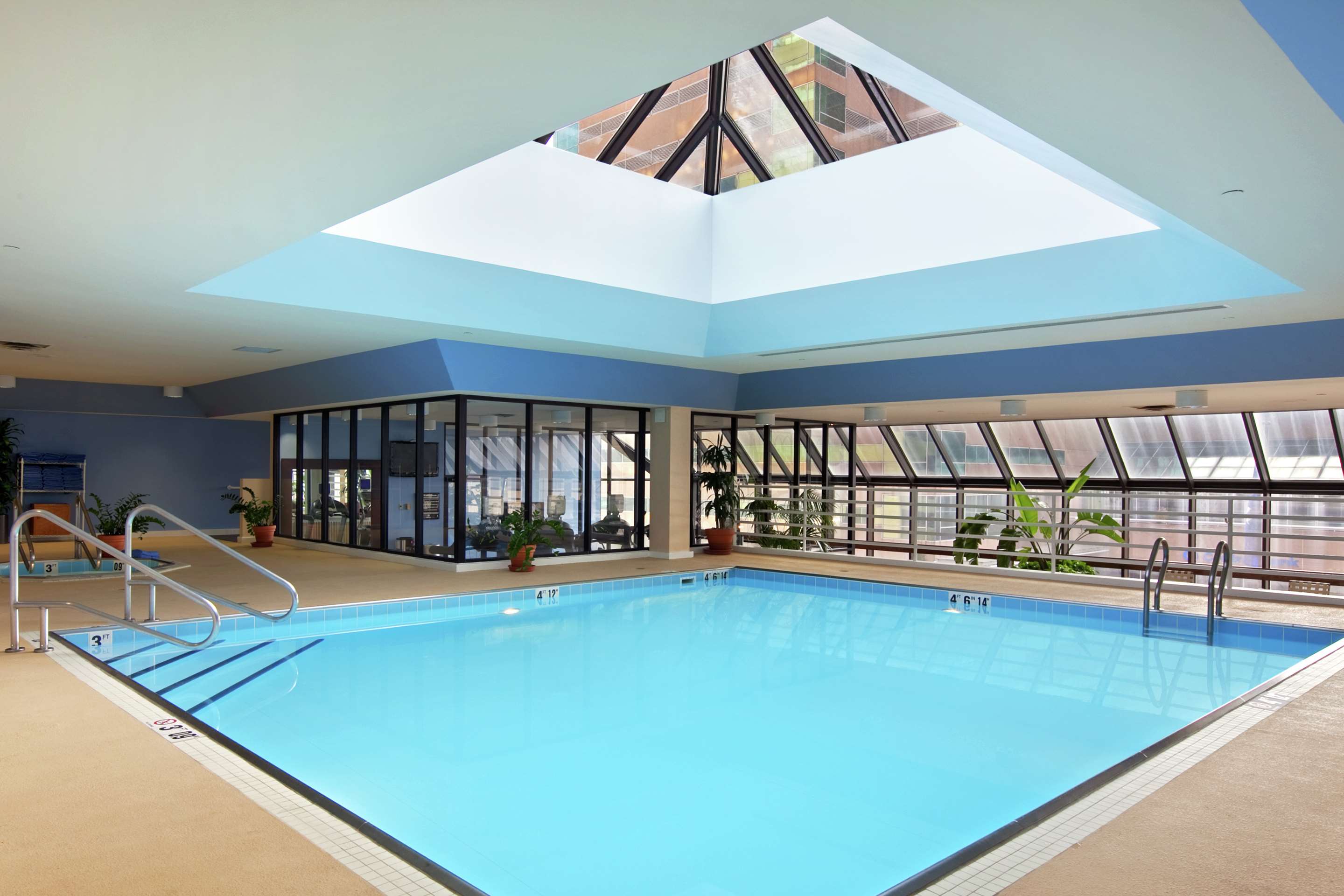 Pool | Hilton Lexington/Downtown