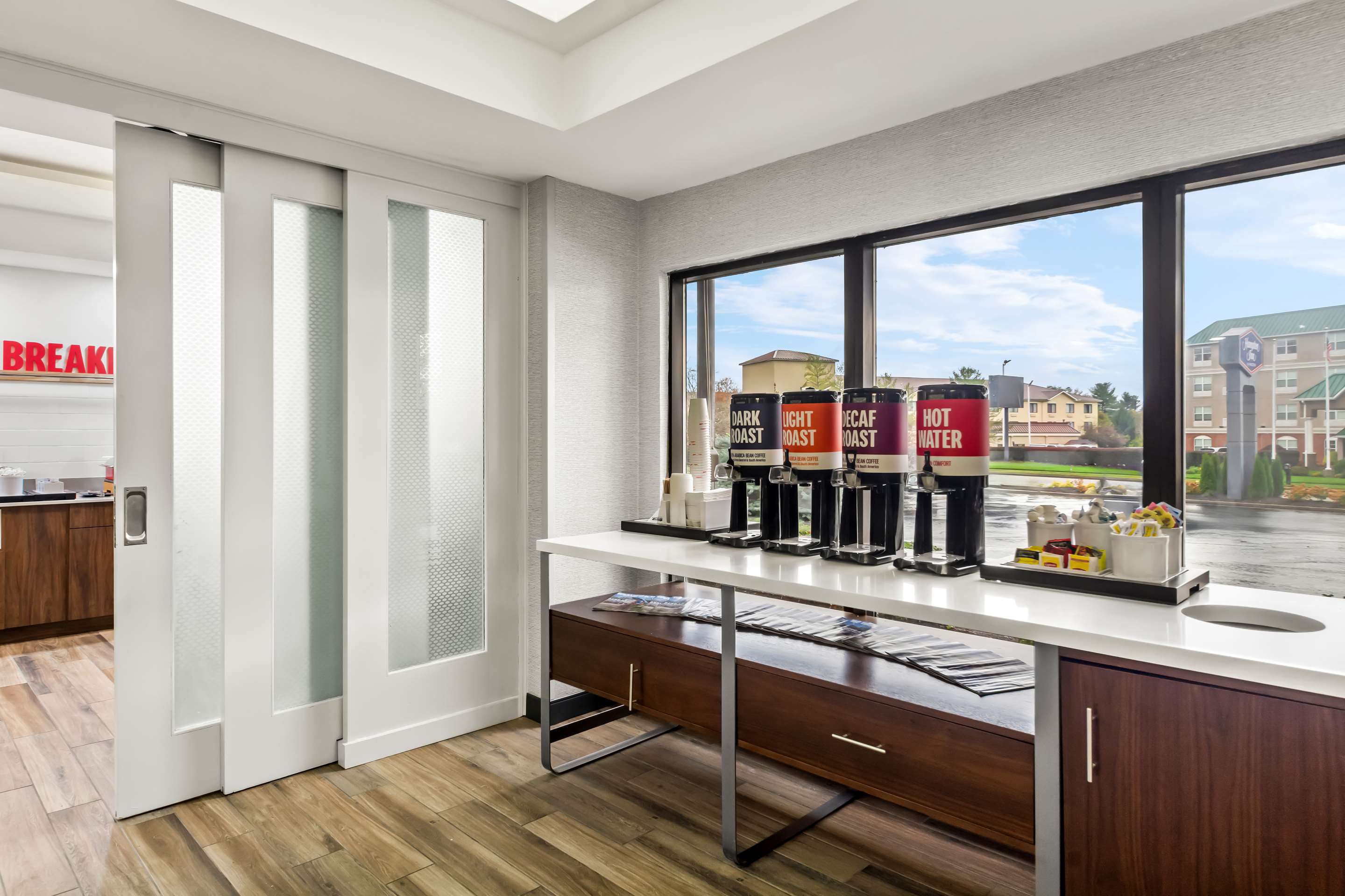 Breakfast Area | Hampton Inn Lexington/Georgetown