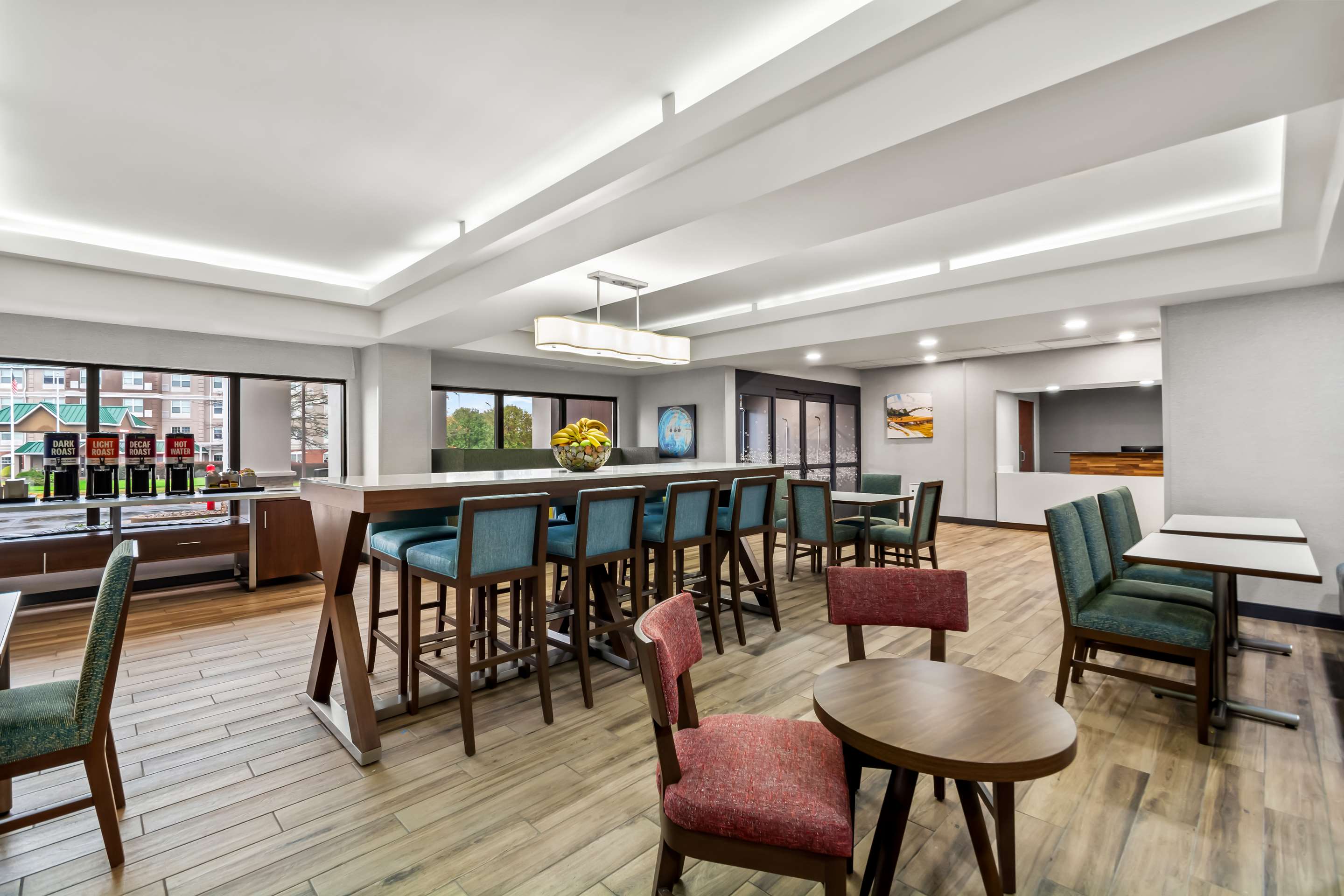 Breakfast Area | Hampton Inn Lexington/Georgetown