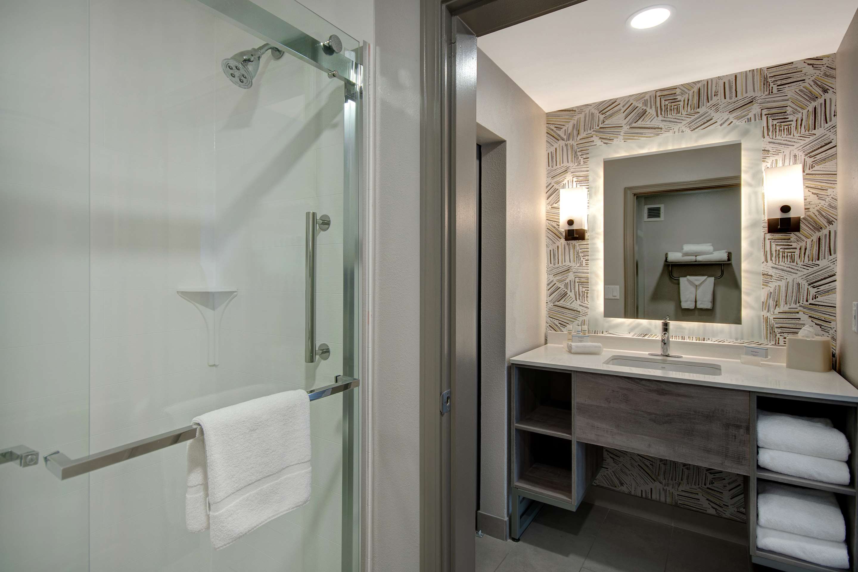 Guest room bath