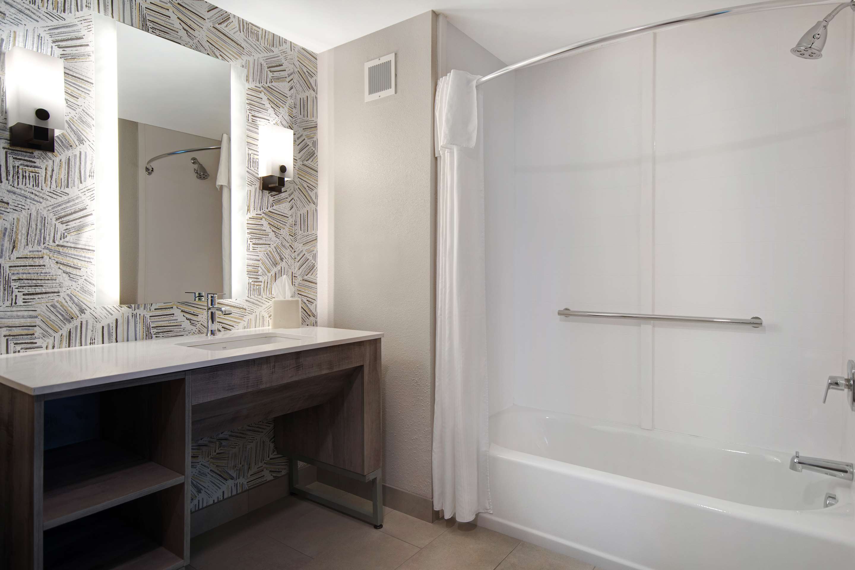 Guest room bath