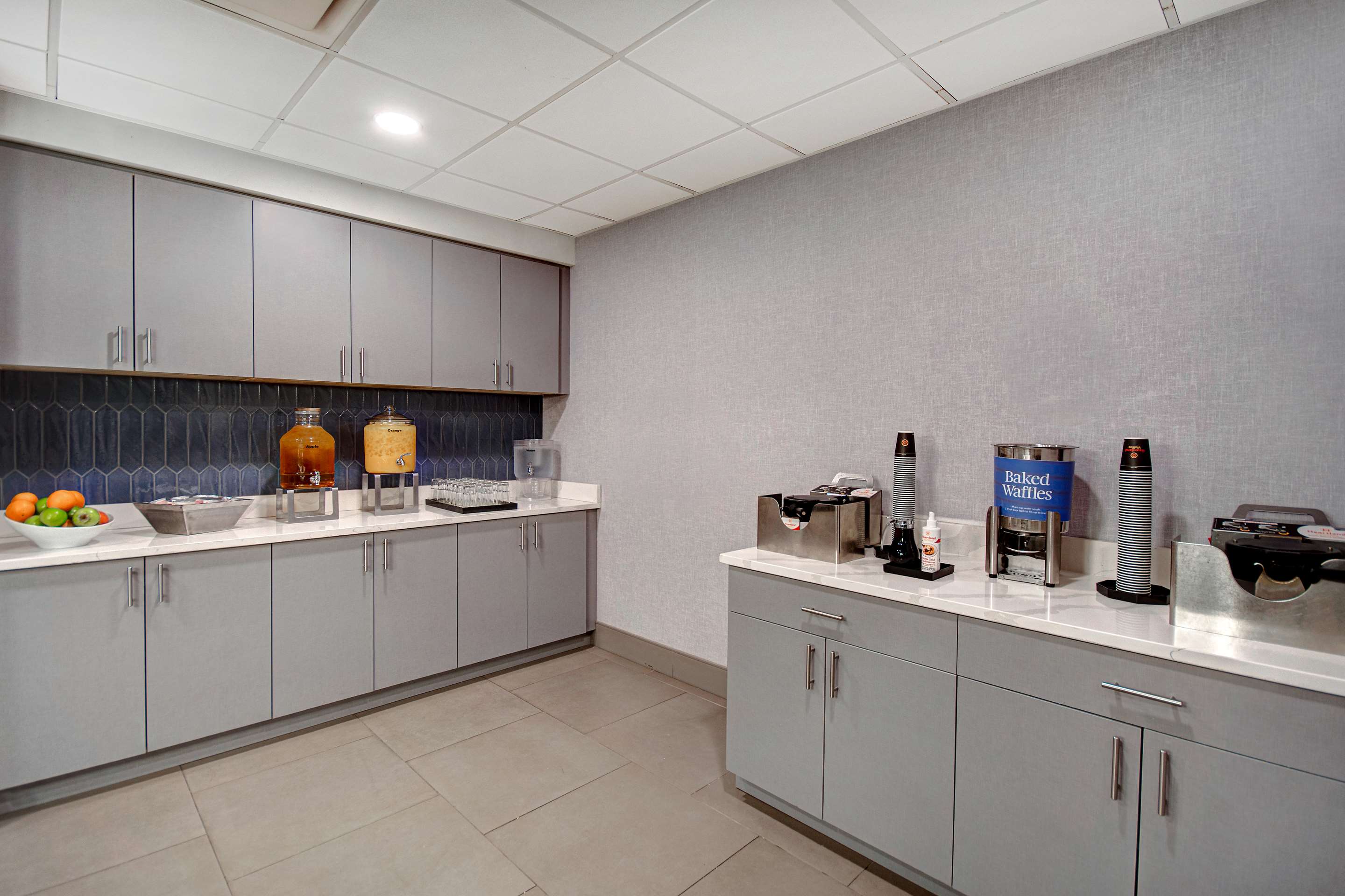 Breakfast Area | Homewood Suites Lexington-Hamburg