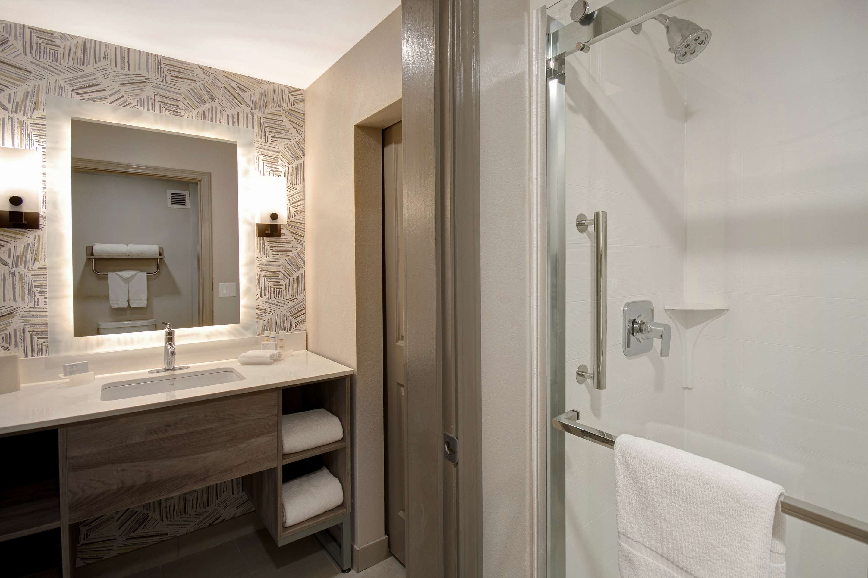 Guest room bath