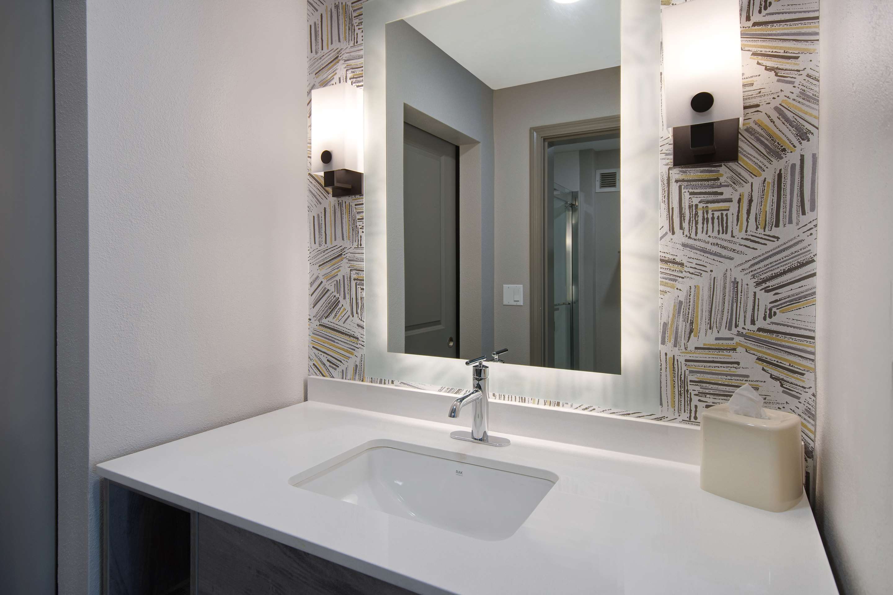 Guest room bath