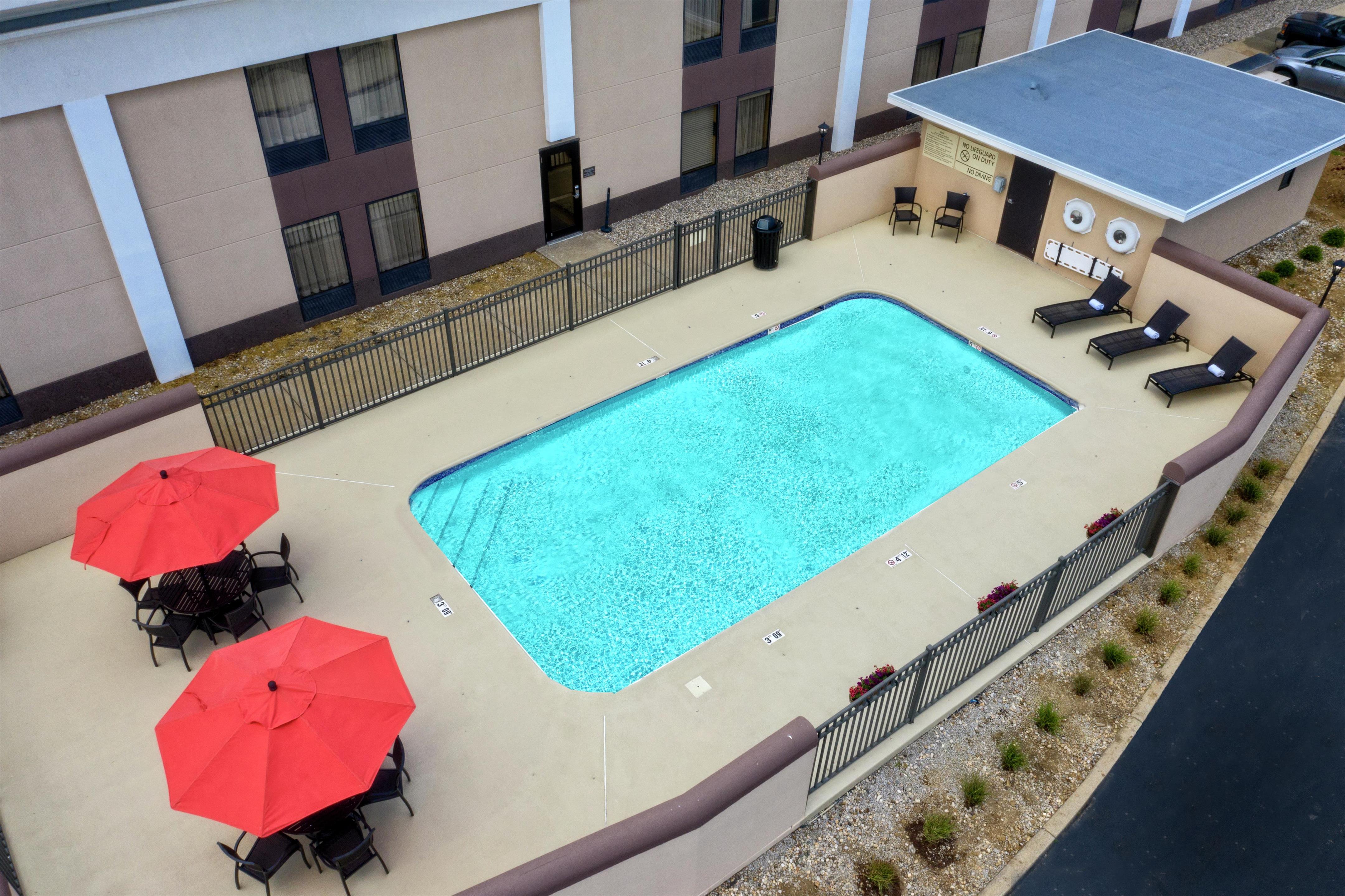 Pool | Hampton Inn Winchester