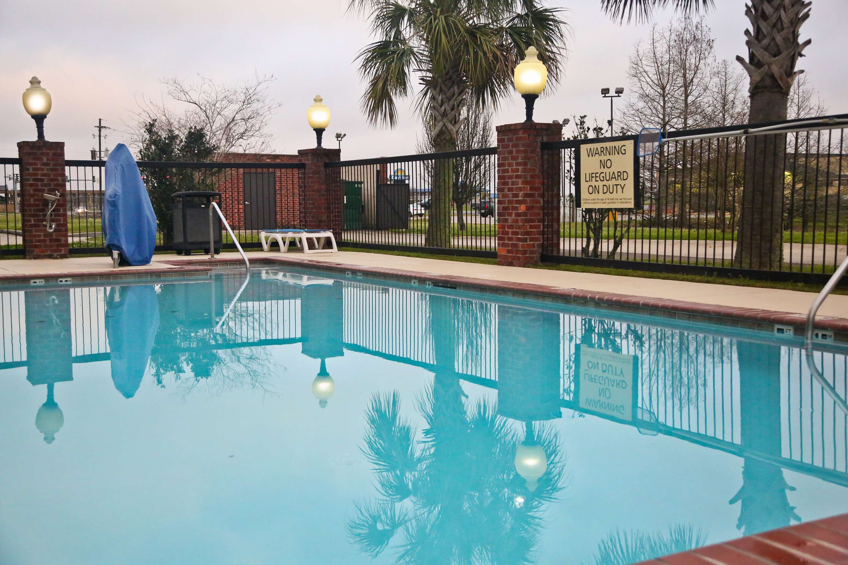 Pool | Hampton Inn & Suites Jennings