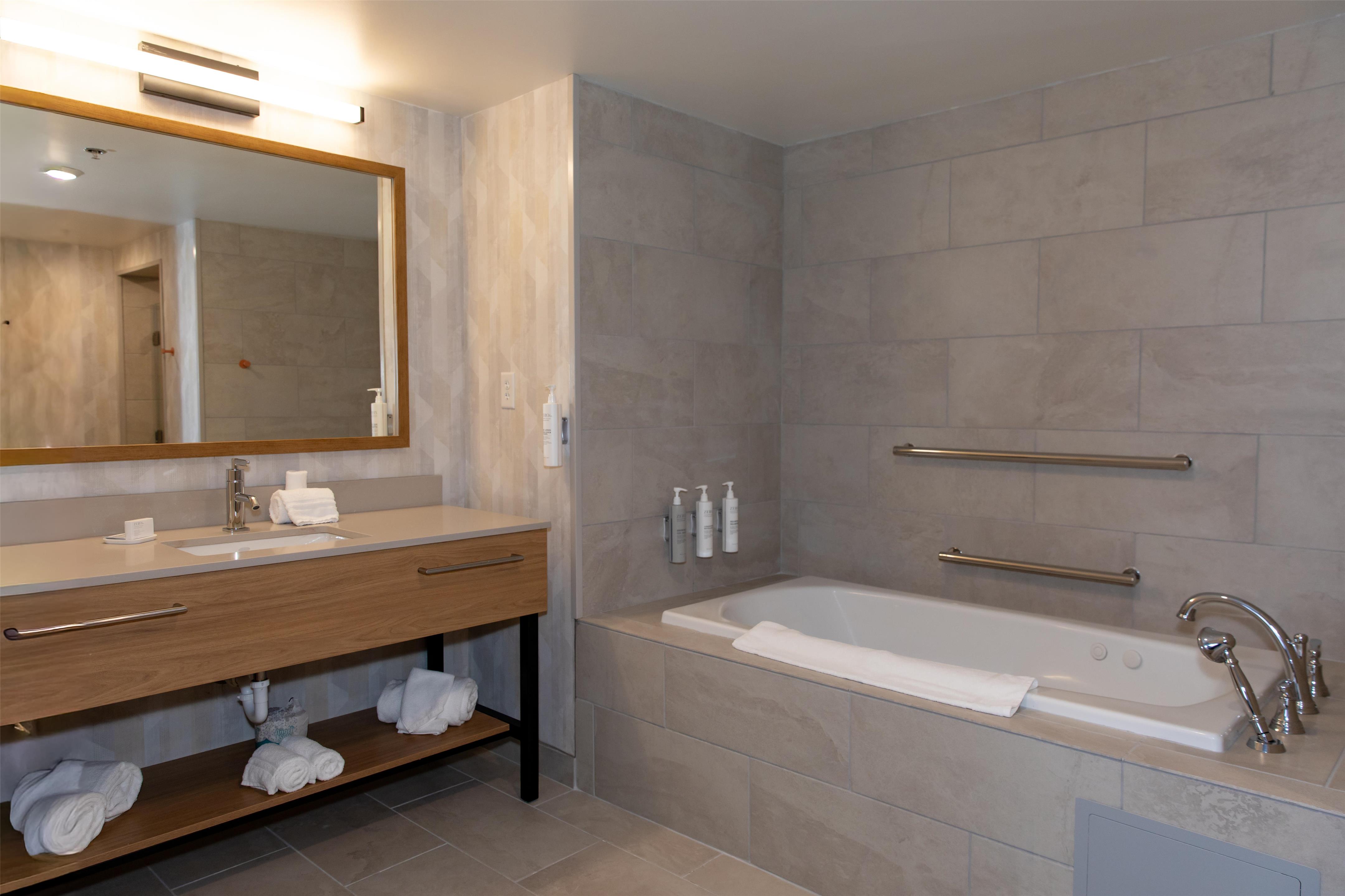 Guest room bath