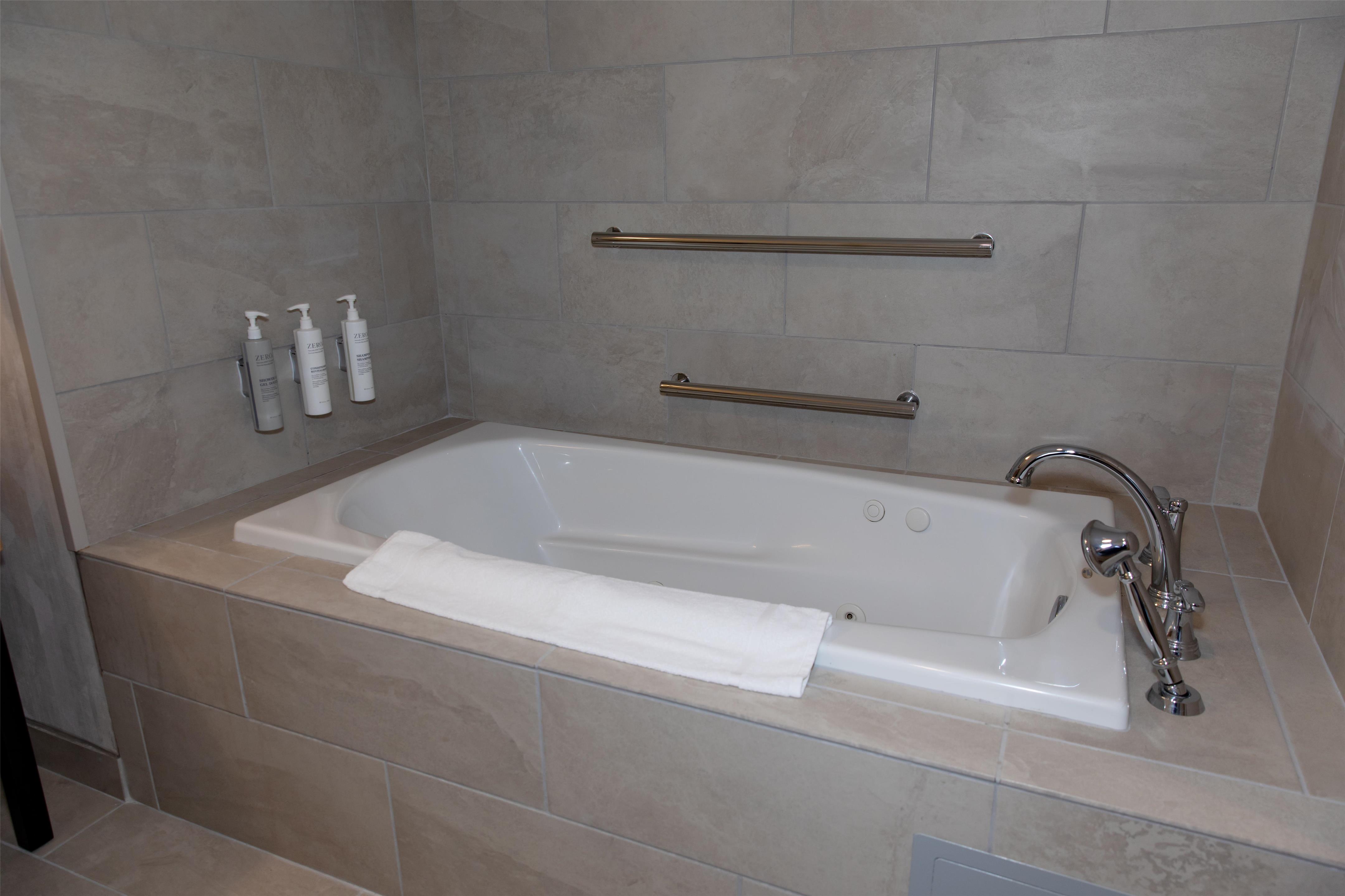 Guest room bath