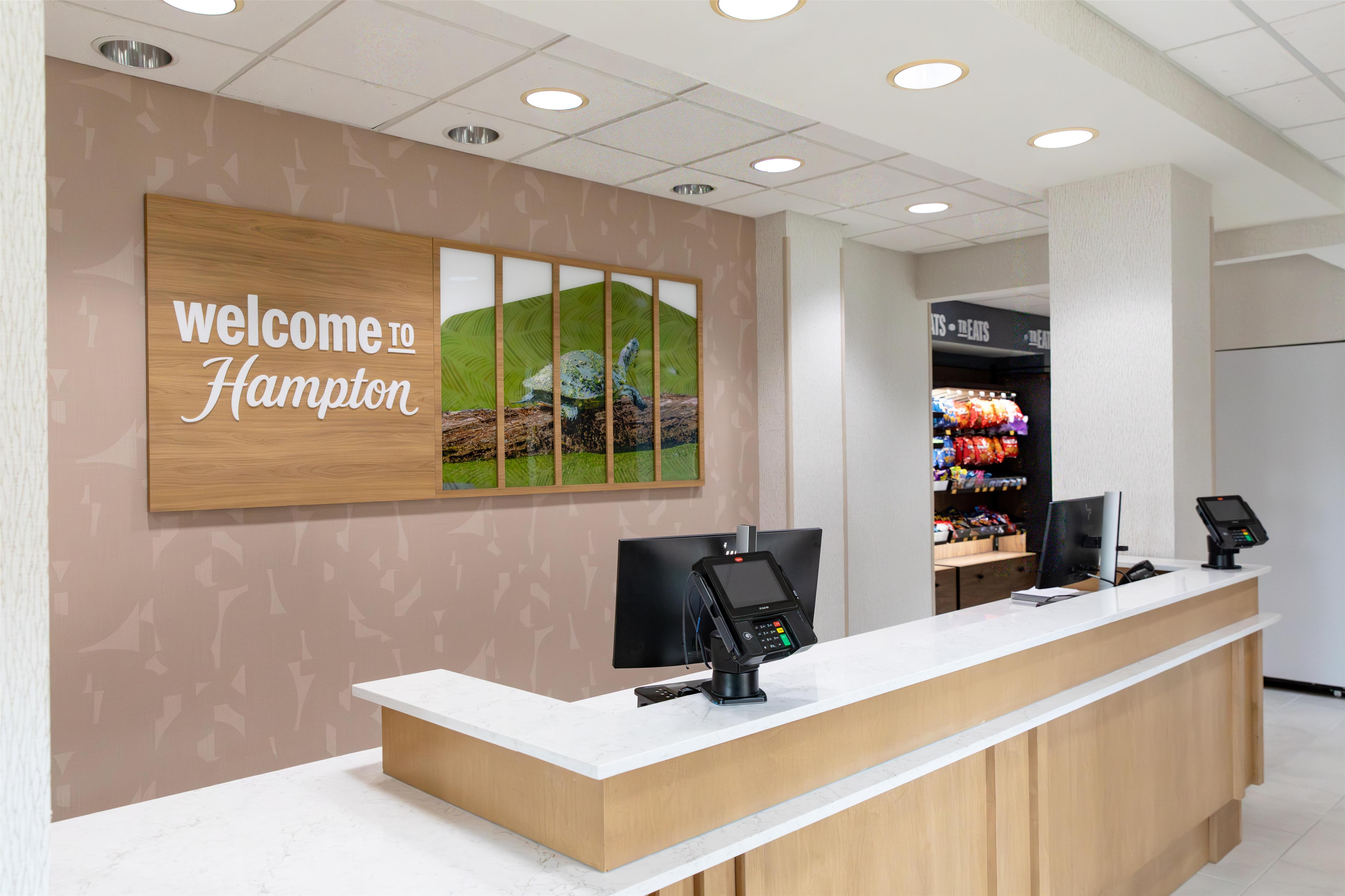 Reception | Hampton Inn & Suites Jennings