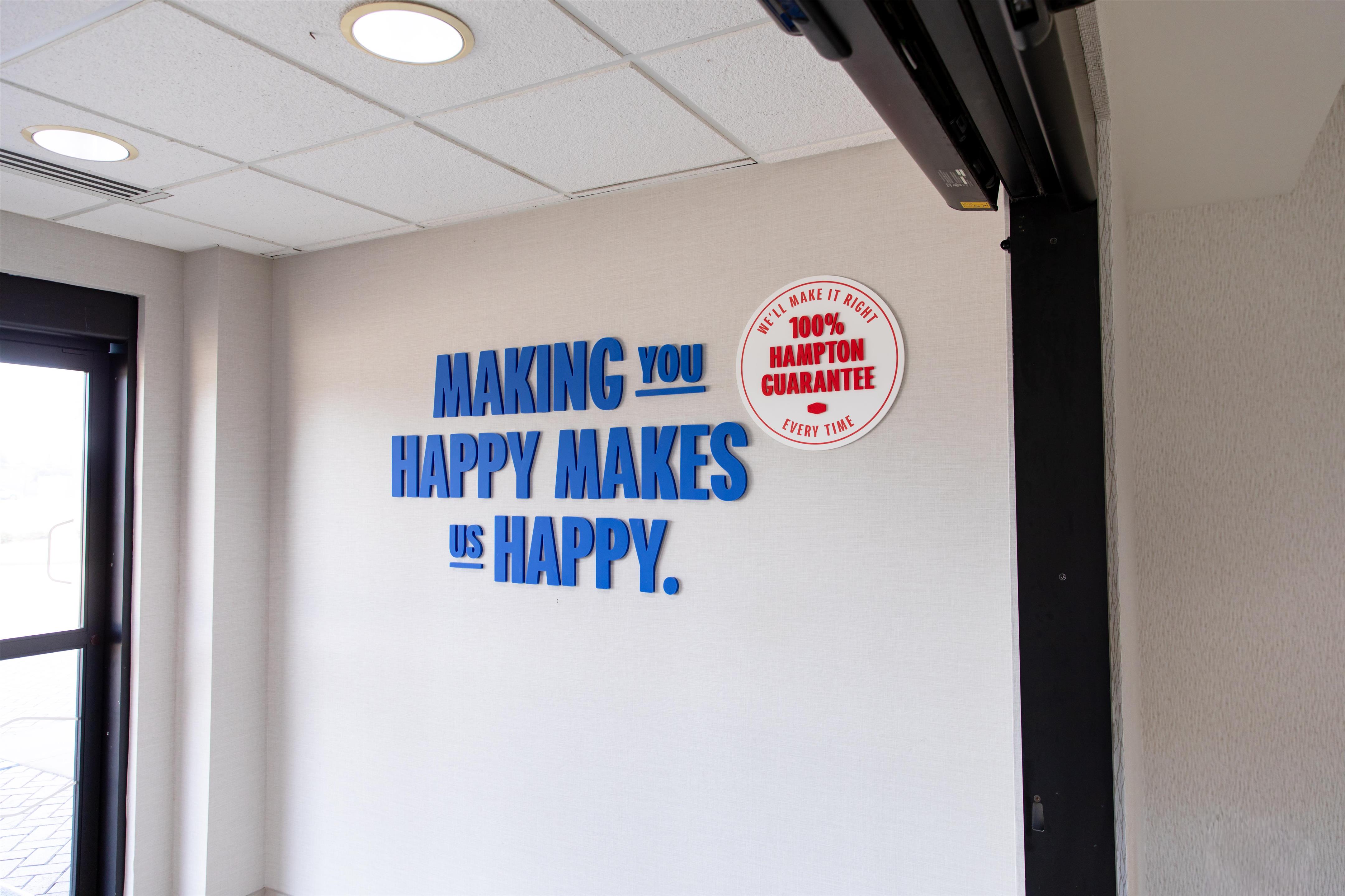 Lobby | Hampton Inn & Suites Jennings