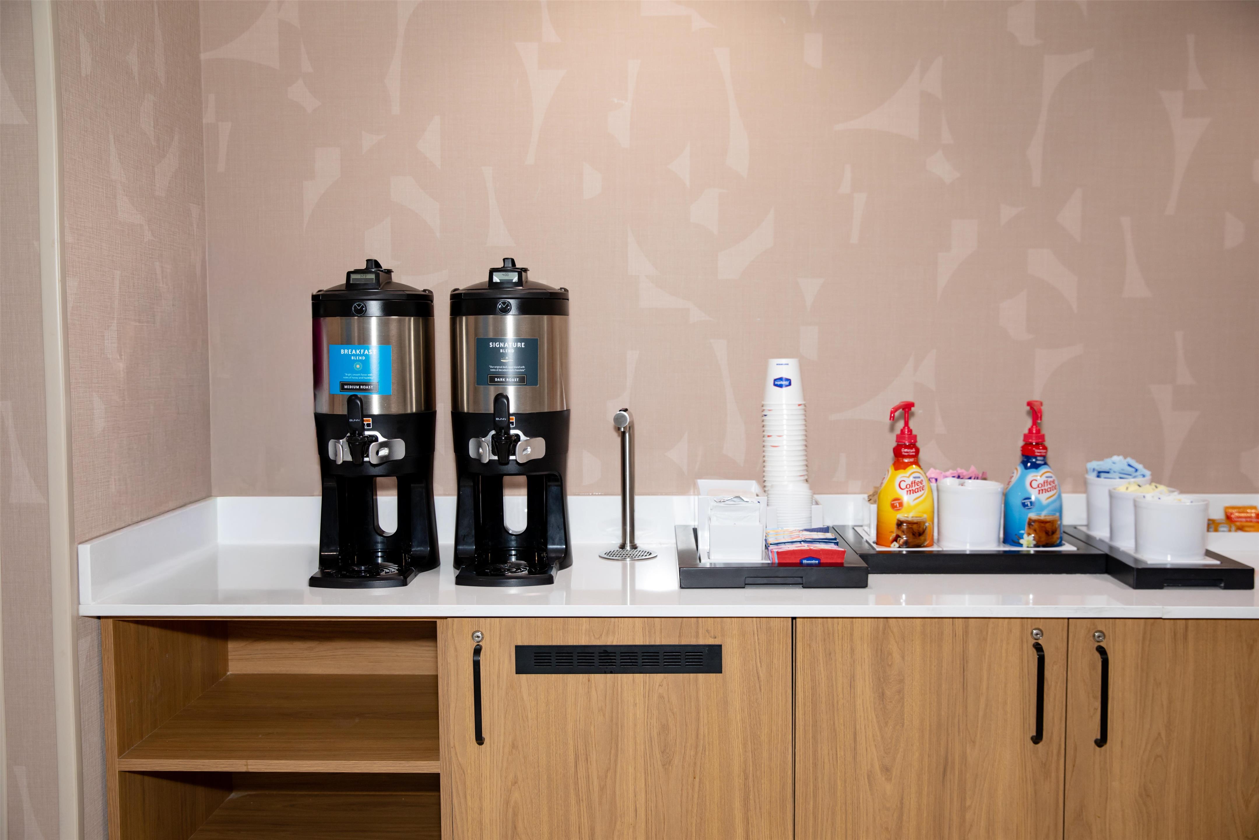 Restaurant | Hampton Inn & Suites Jennings