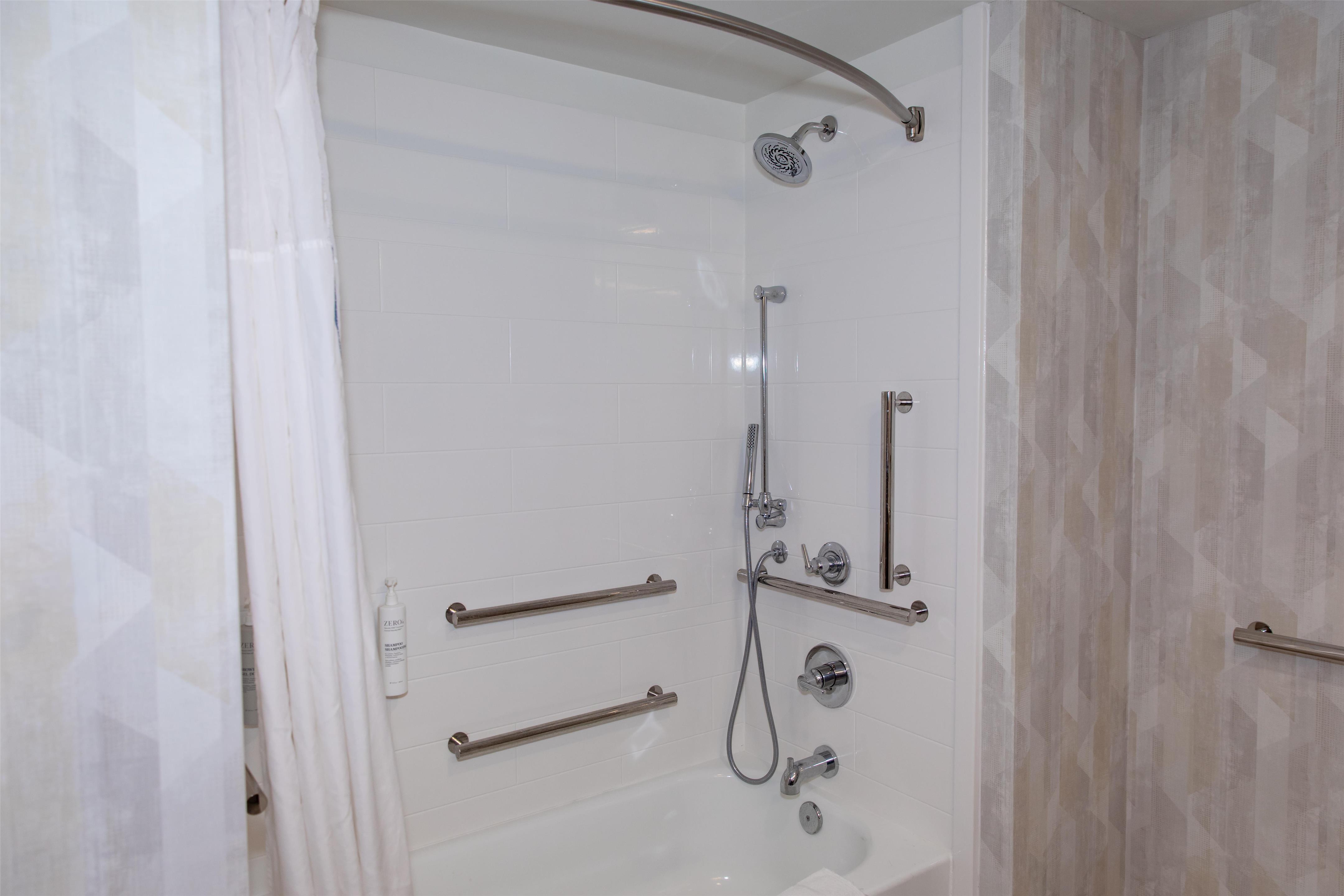 Guest room bath