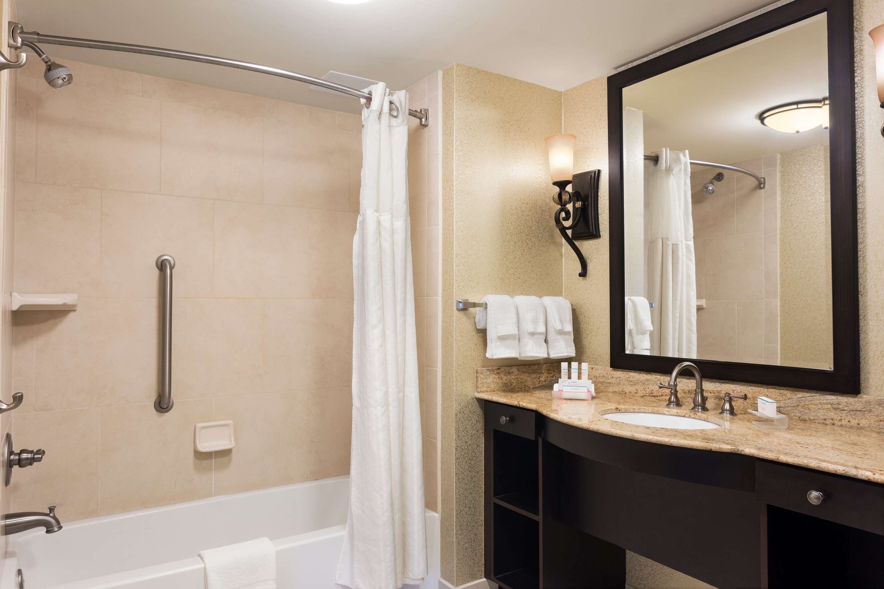 Guest room bath