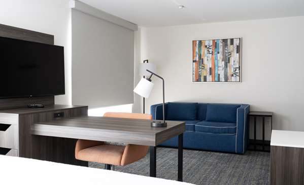  - Hampton Inn & Suites Seal Beach