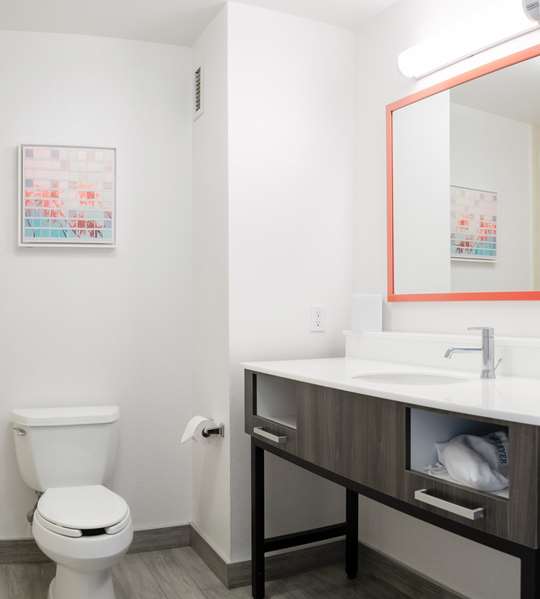  - Hampton Inn & Suites Seal Beach