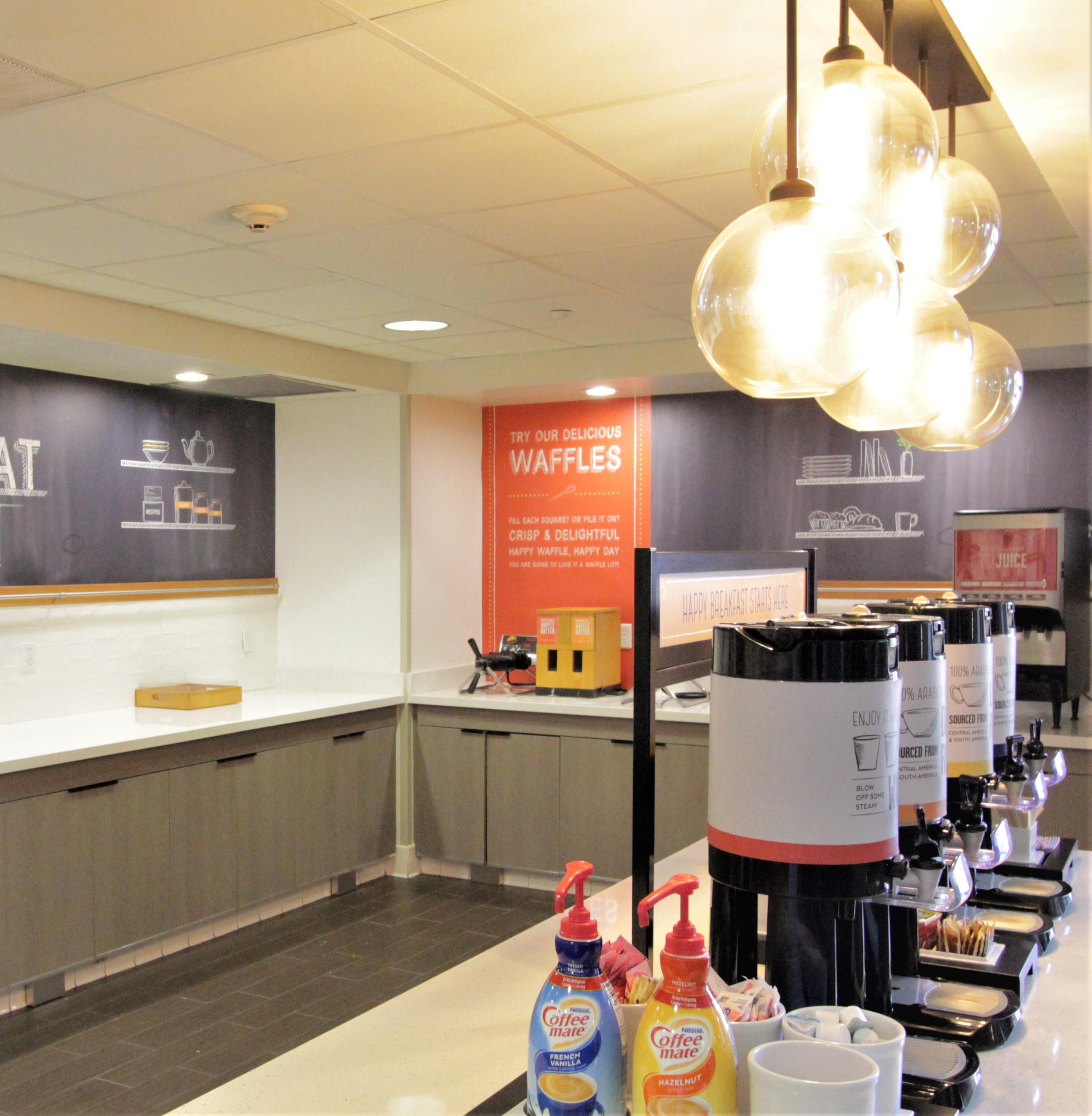 Breakfast Area | Hampton Inn & Suites Seal Beach
