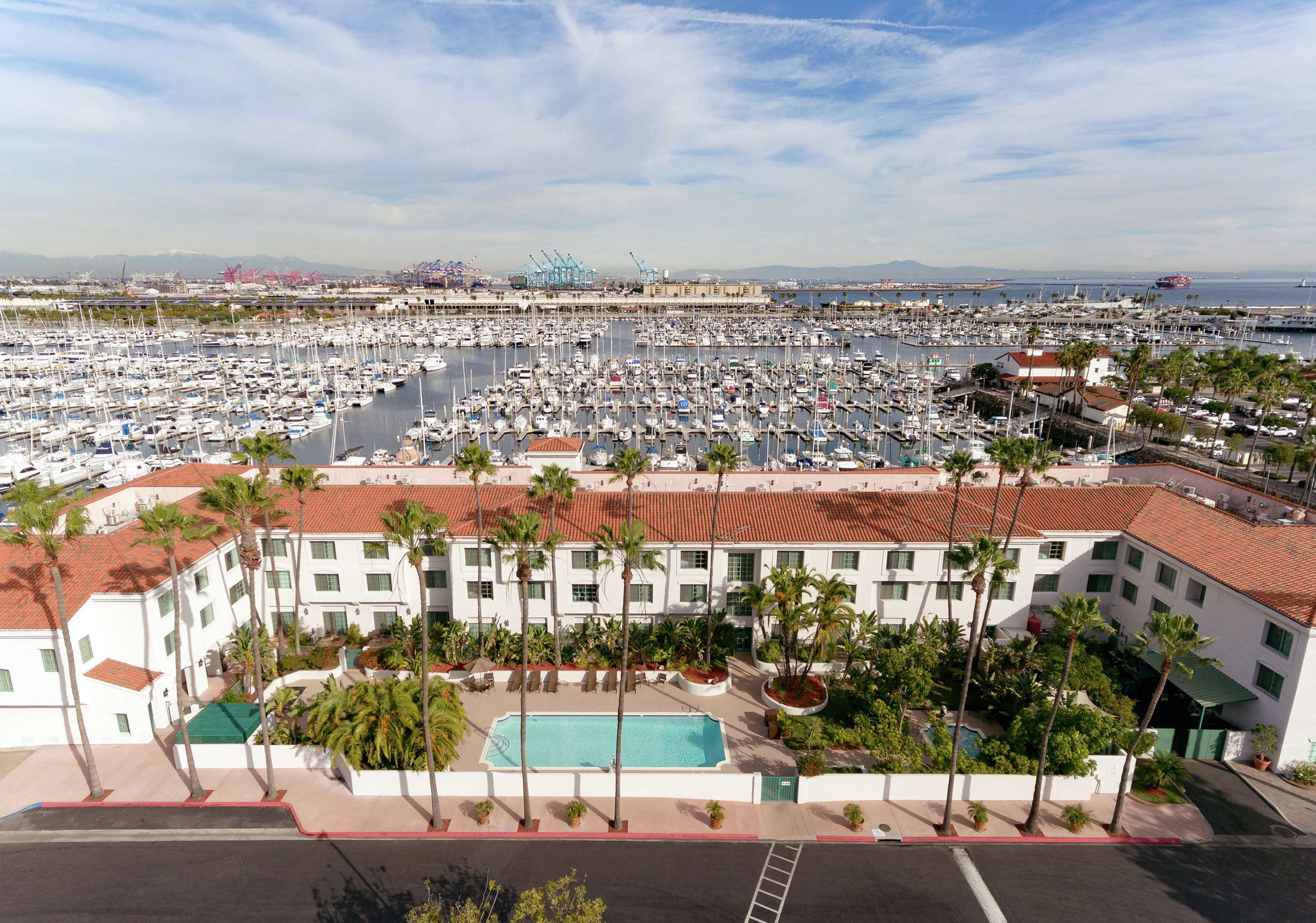 Pool | DoubleTree by Hilton San Pedro - Port of Los Angeles