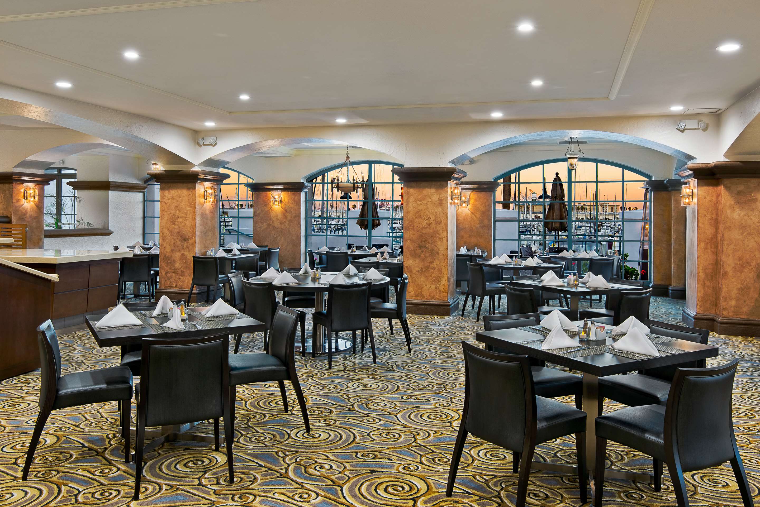 Restaurant | DoubleTree by Hilton San Pedro - Port of Los Angeles