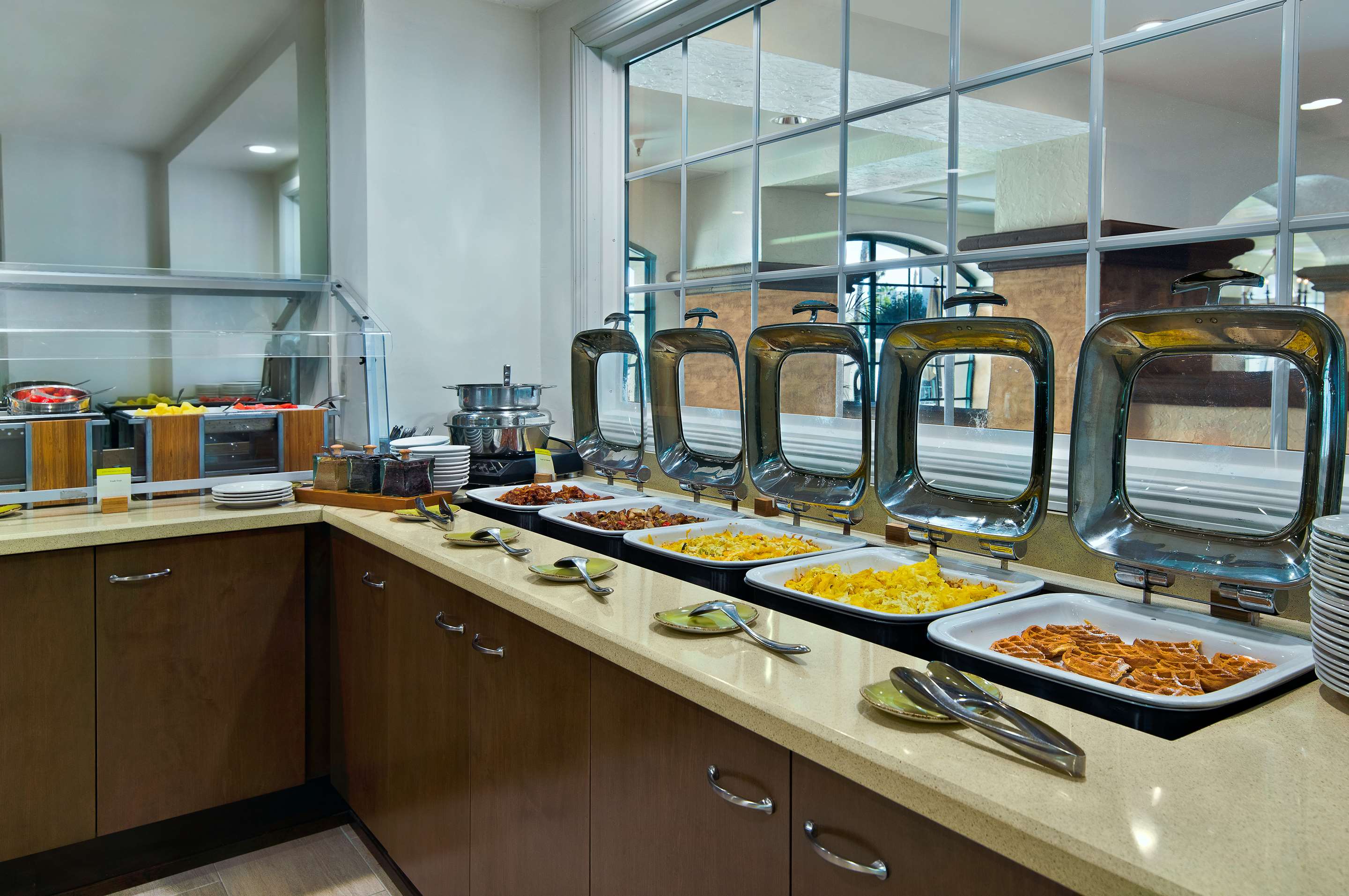 Restaurant | DoubleTree by Hilton San Pedro - Port of Los Angeles