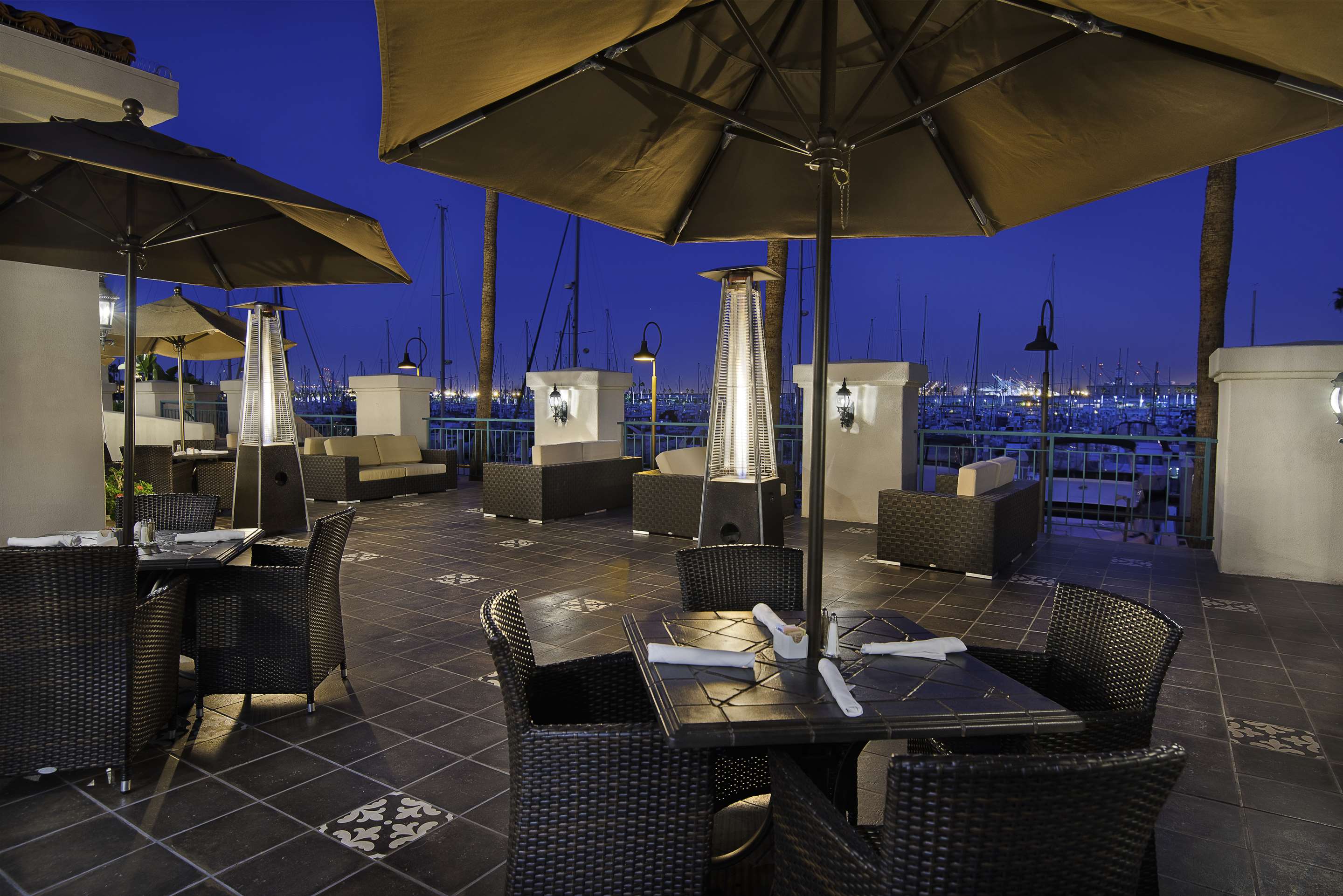 Restaurant | DoubleTree by Hilton San Pedro - Port of Los Angeles