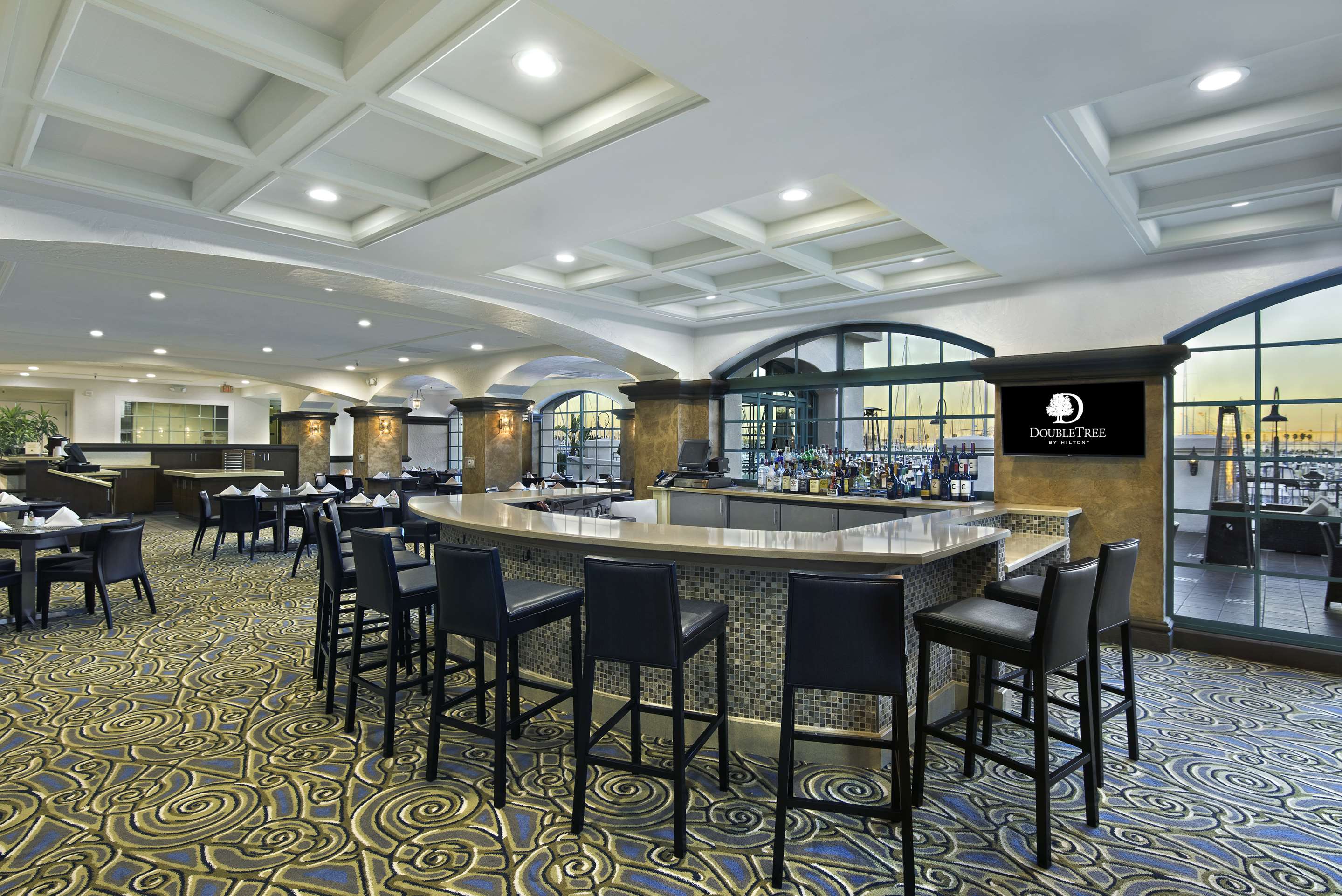 BarLounge | DoubleTree by Hilton San Pedro - Port of Los Angeles