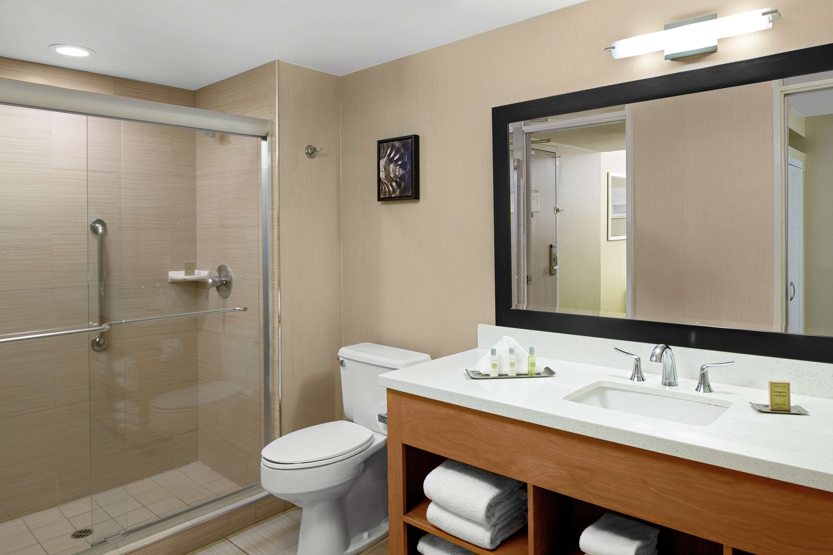 Guest room bath