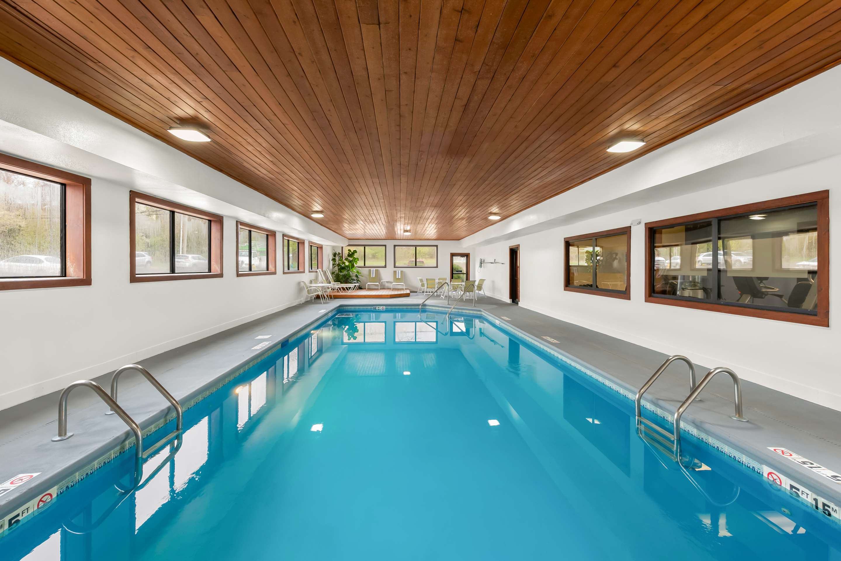 Pool | Hampton Inn Lancaster