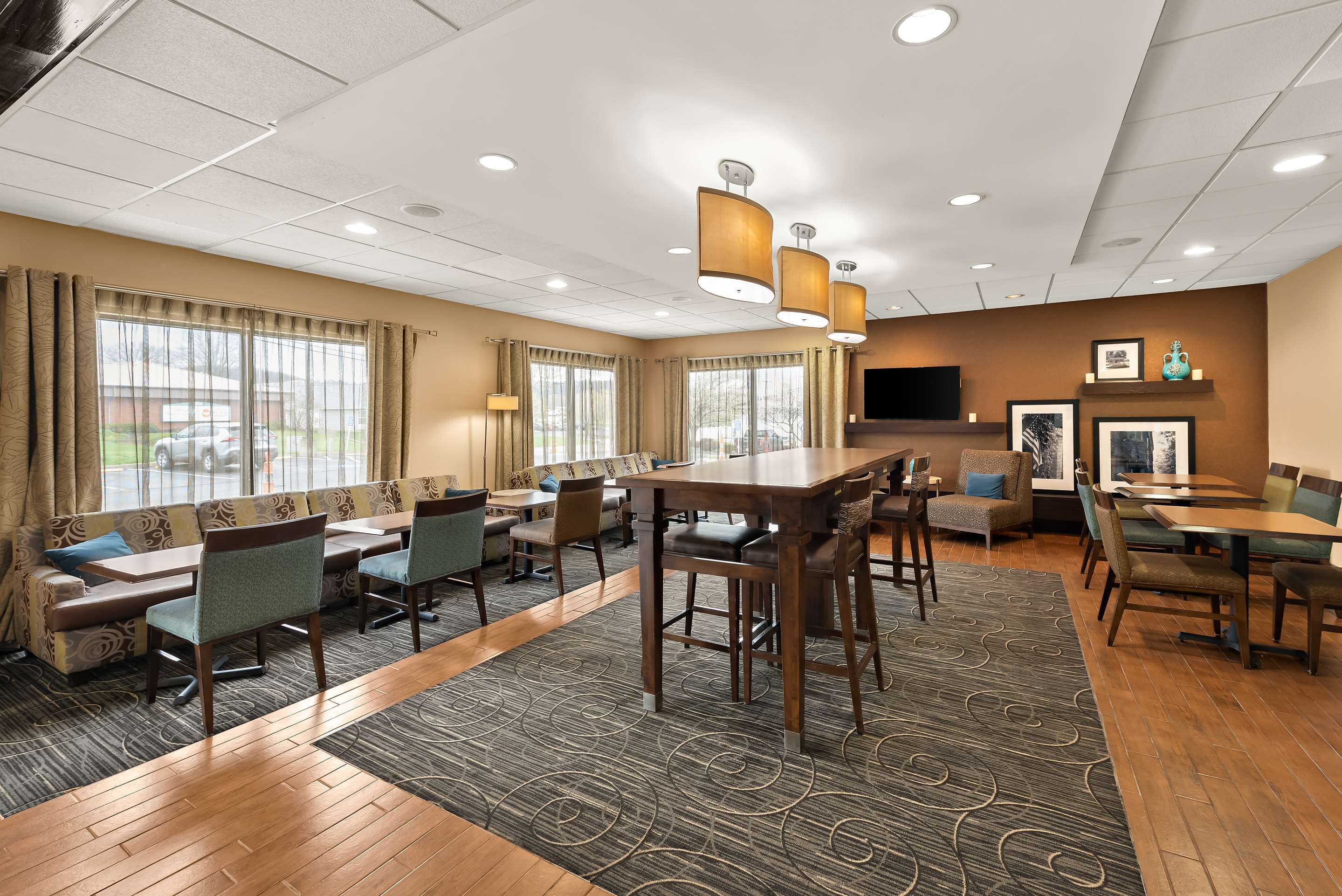 Breakfast Area | Hampton Inn Lancaster