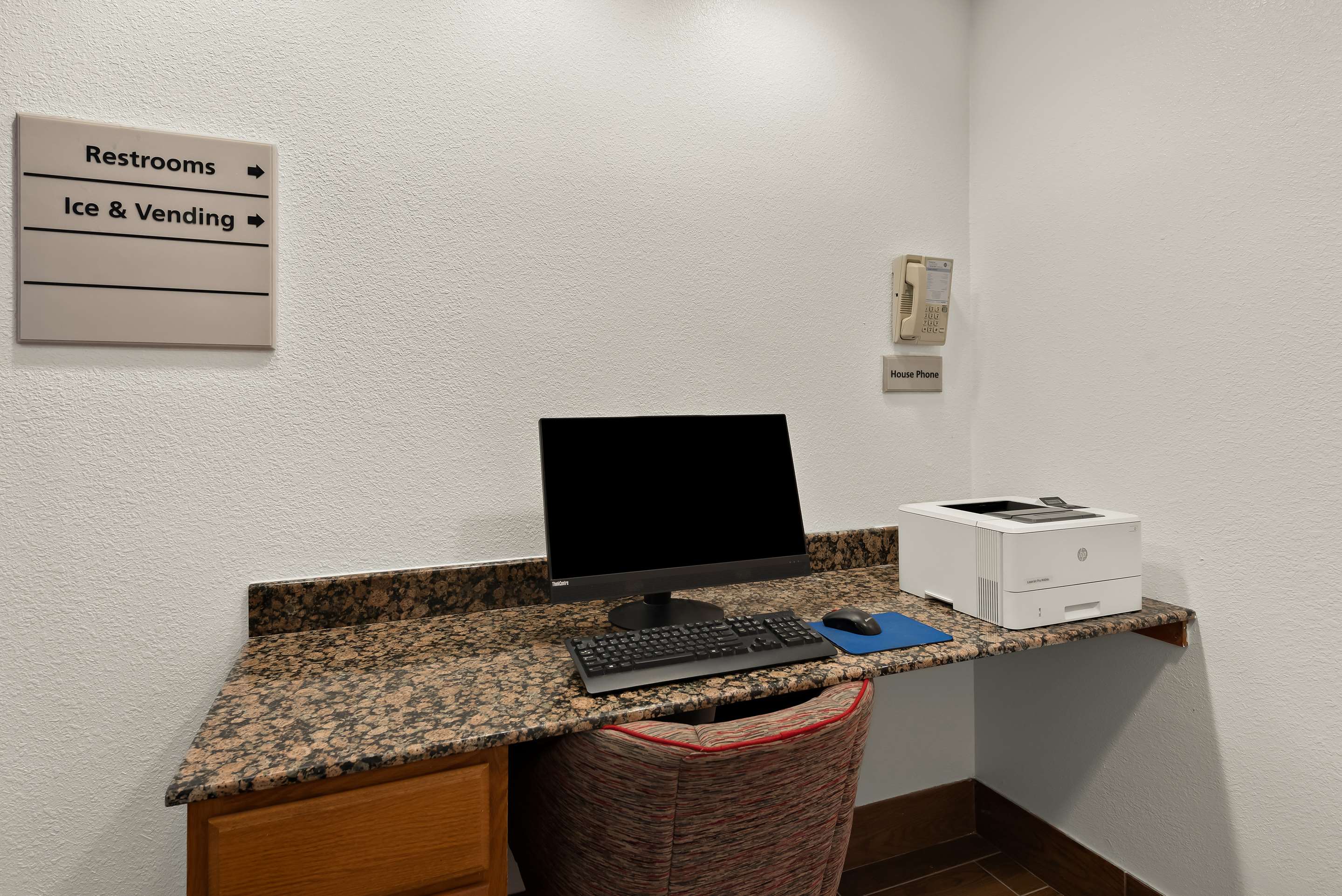 Business Center | Hampton Inn Lancaster