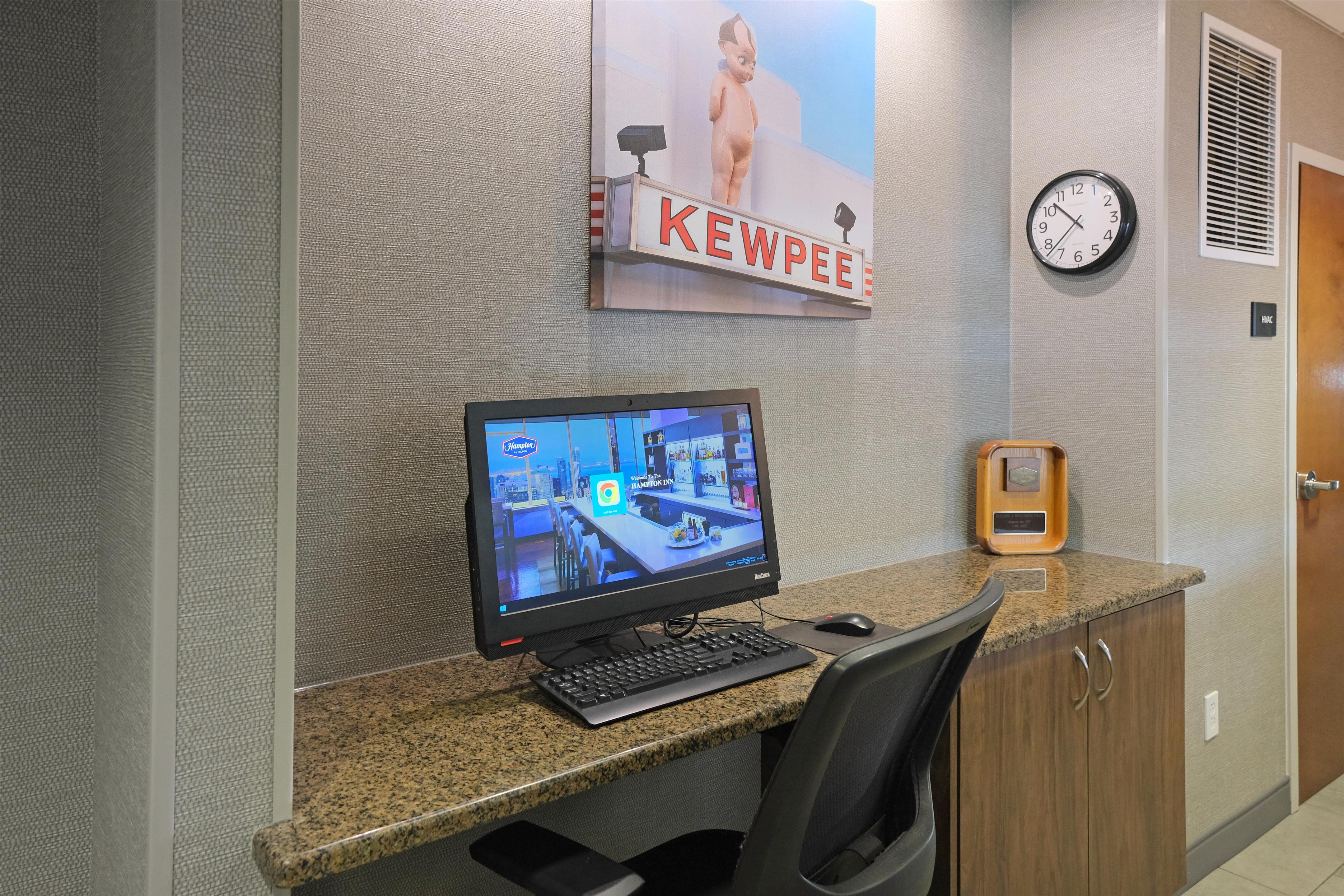 Business Center | Hampton Inn Lima