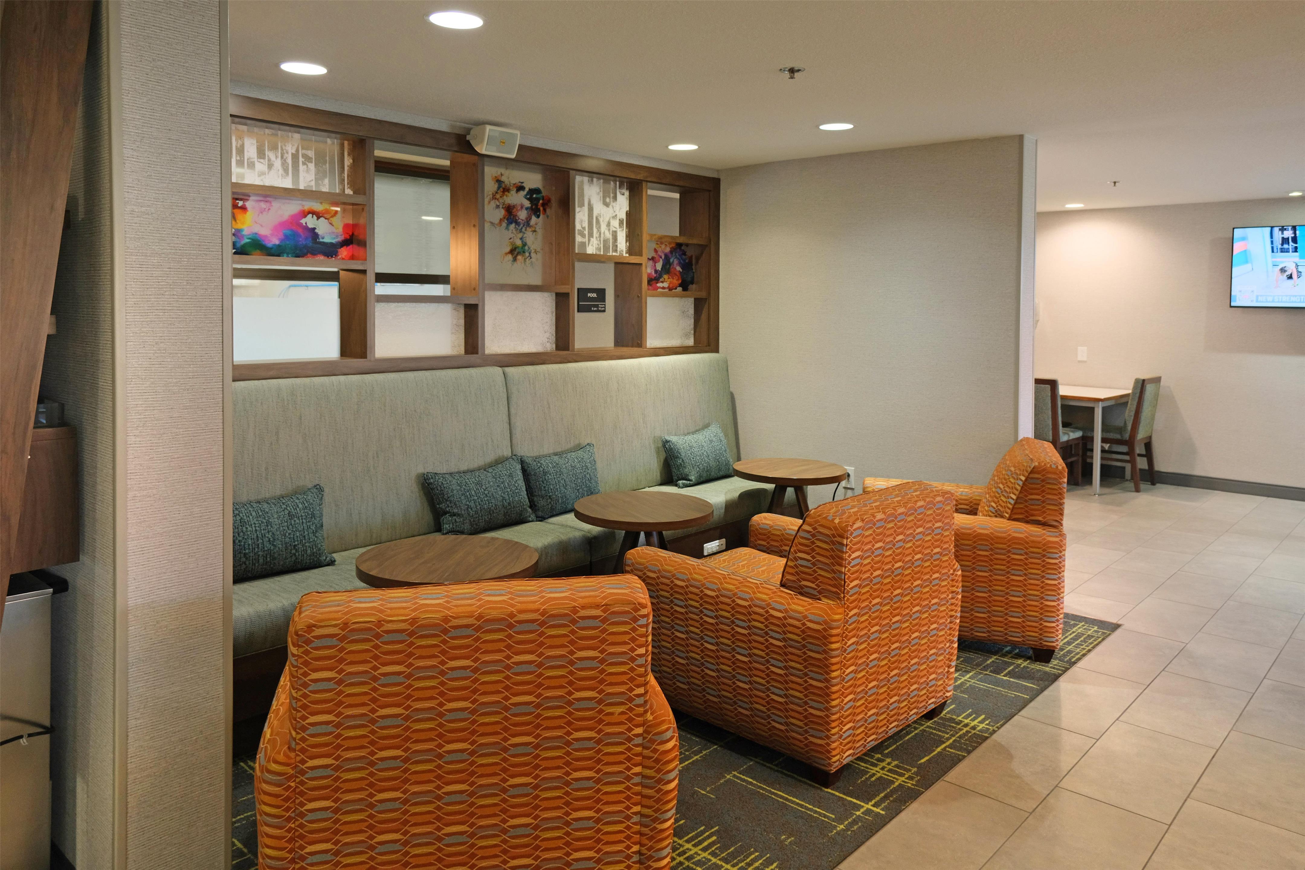 Lobby | Hampton Inn Lima