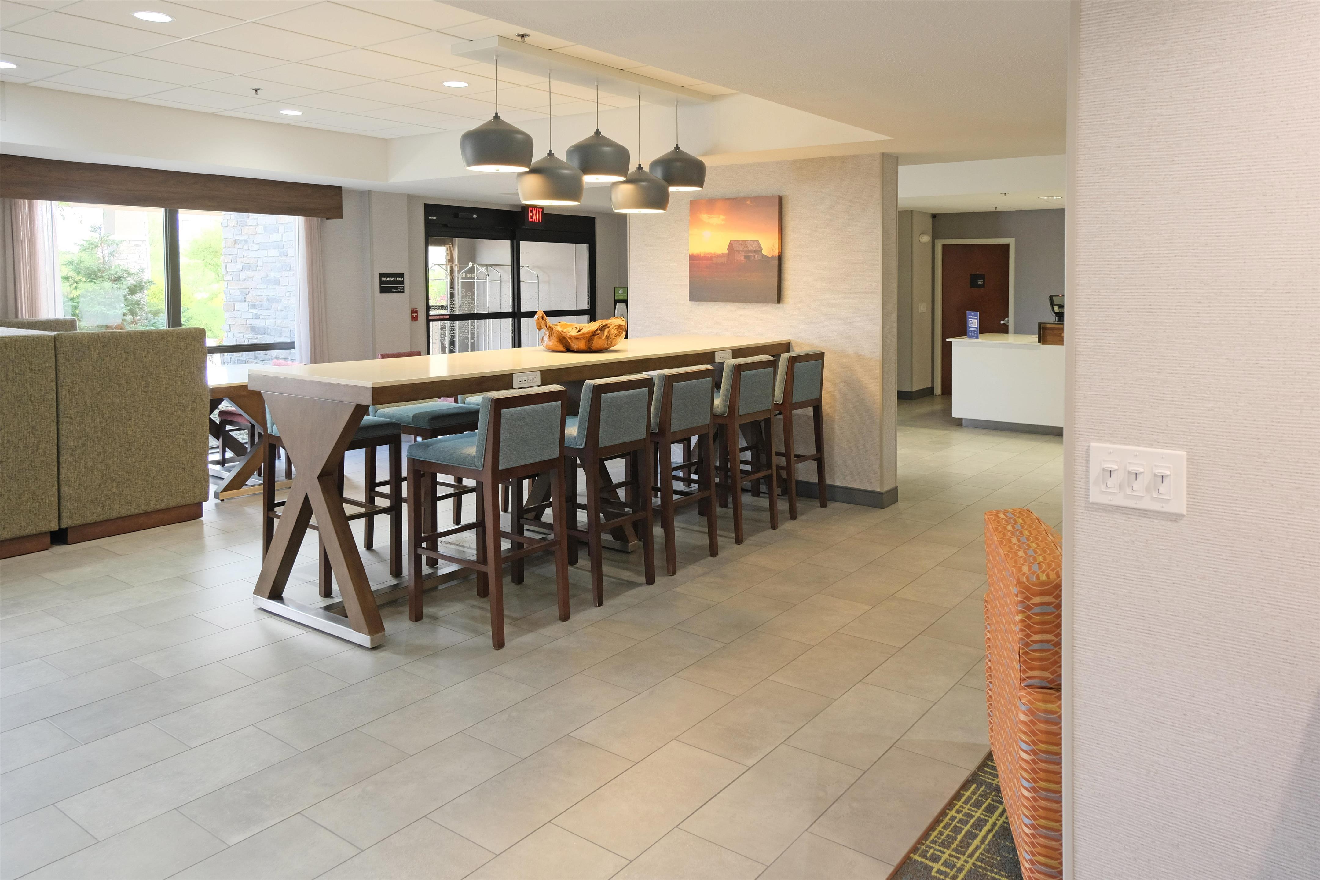 Lobby | Hampton Inn Lima