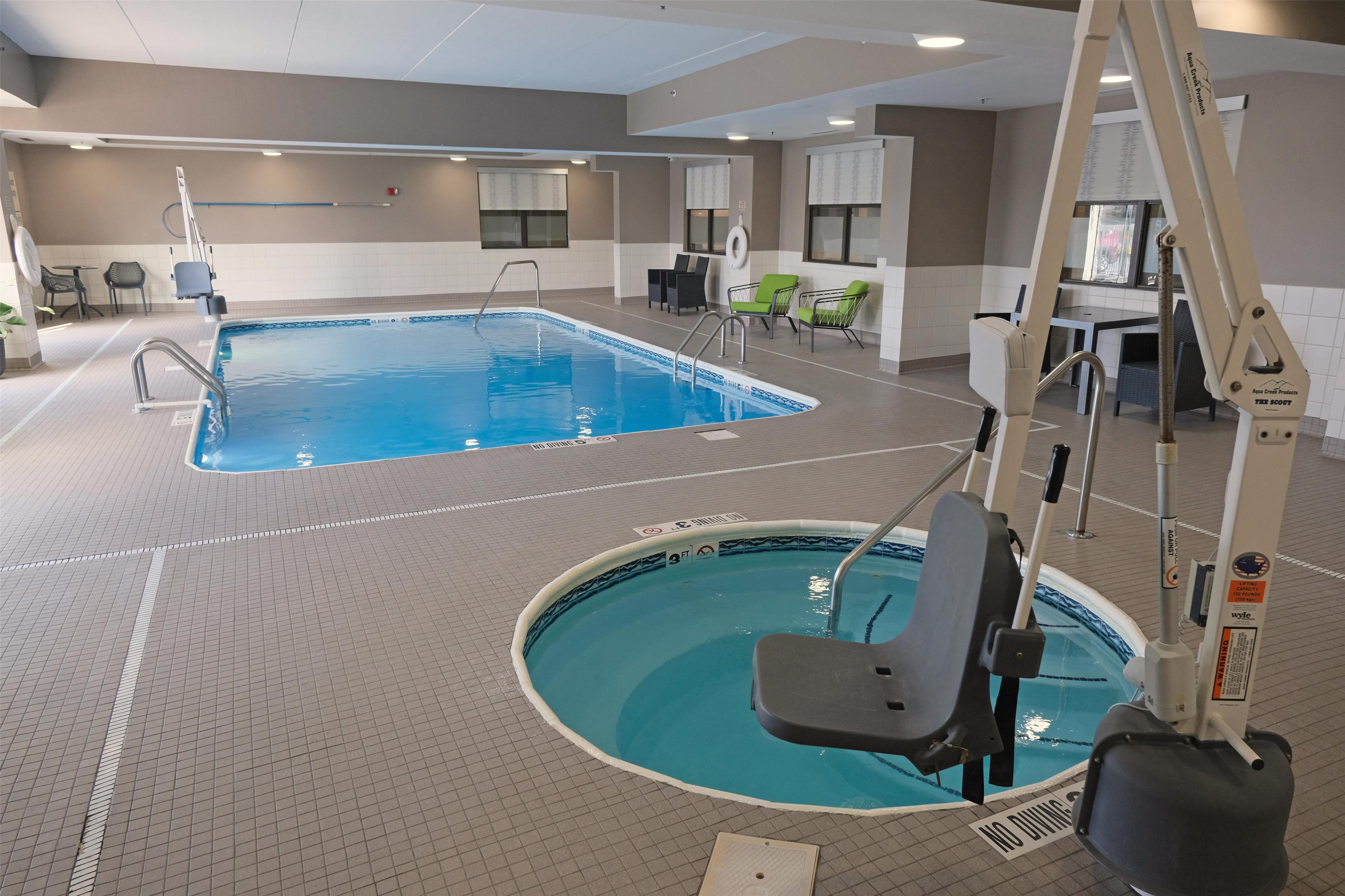 Pool | Hampton Inn Lima