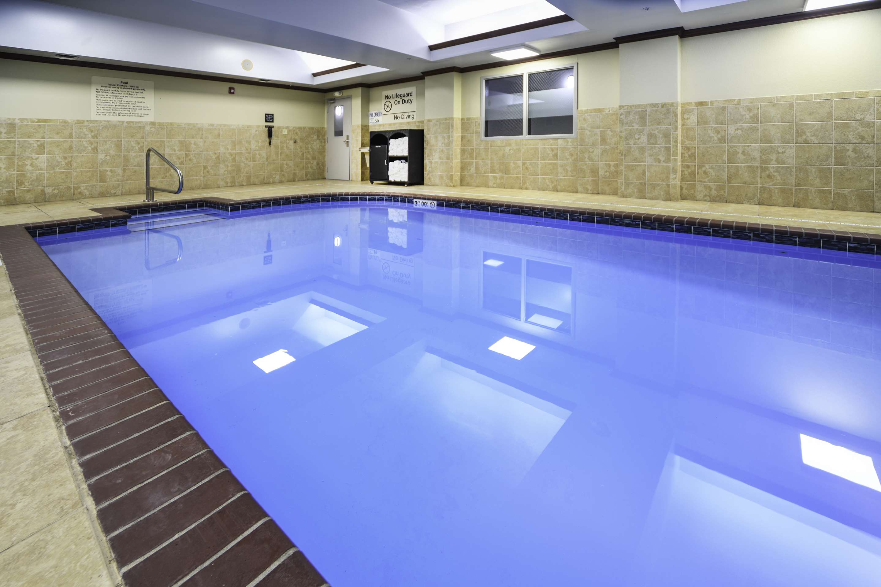 Pool | Hampton Inn Bryant