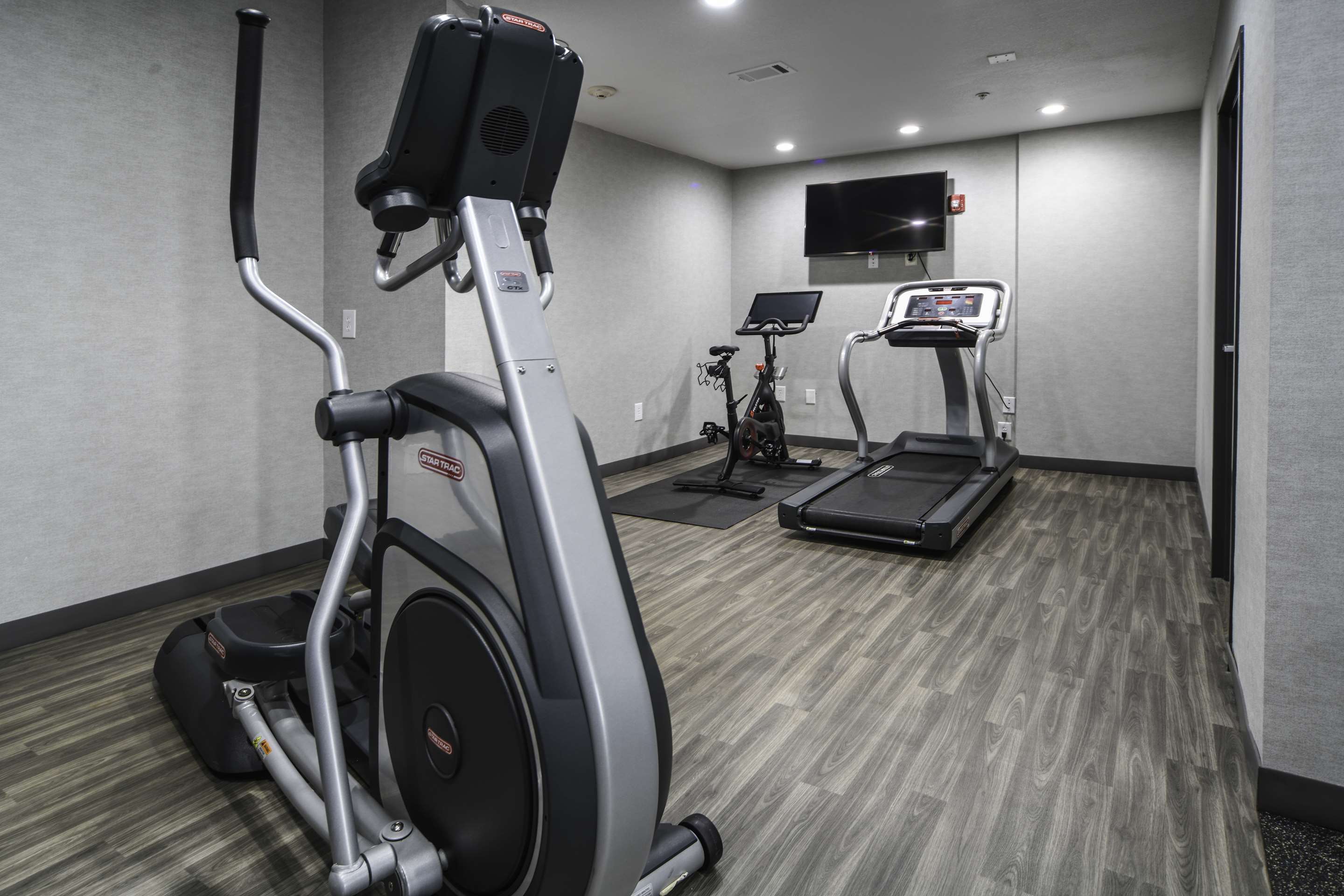 Health club fitness center gym | Hampton Inn Bryant
