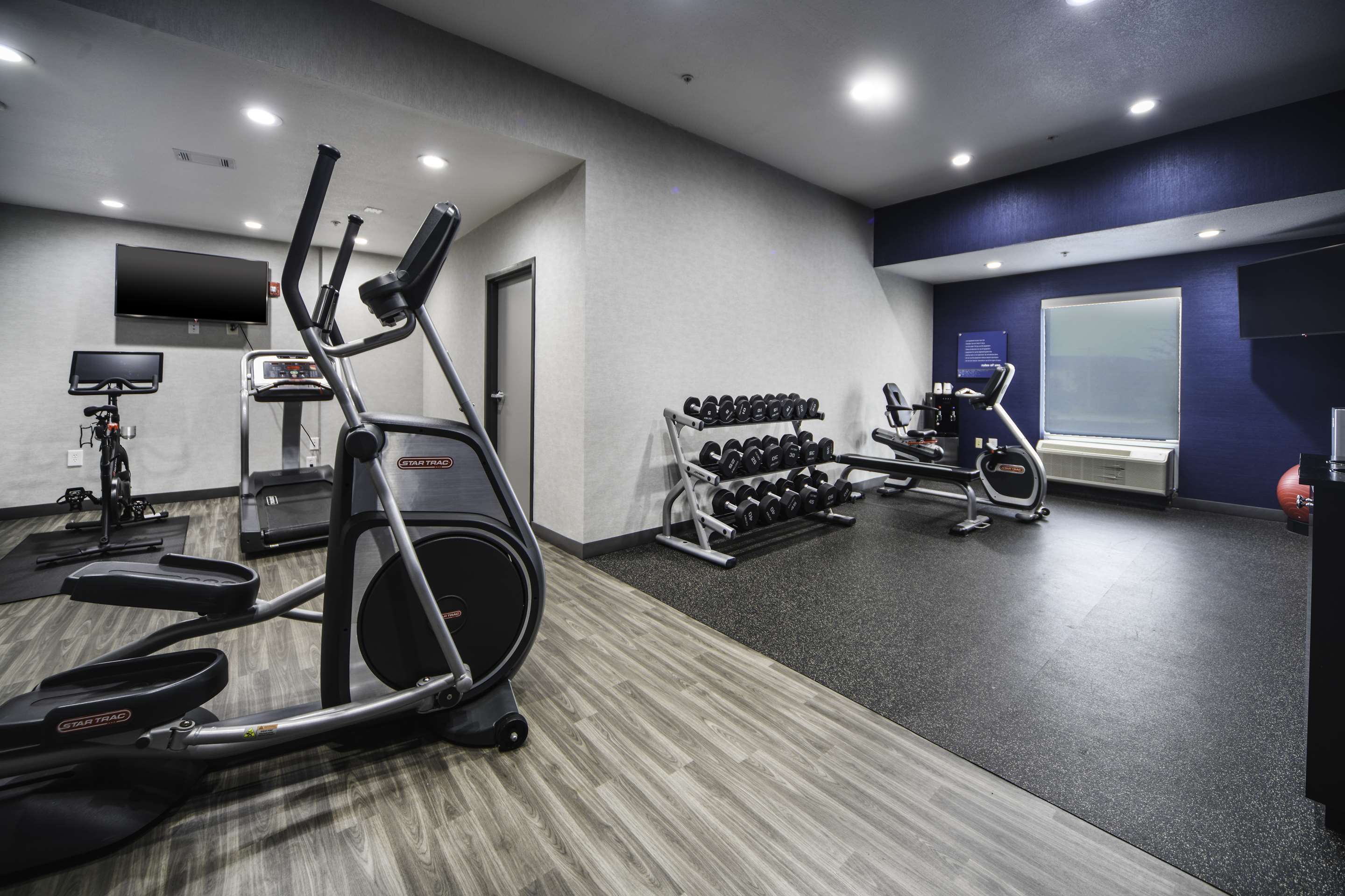 Health club fitness center gym | Hampton Inn Bryant