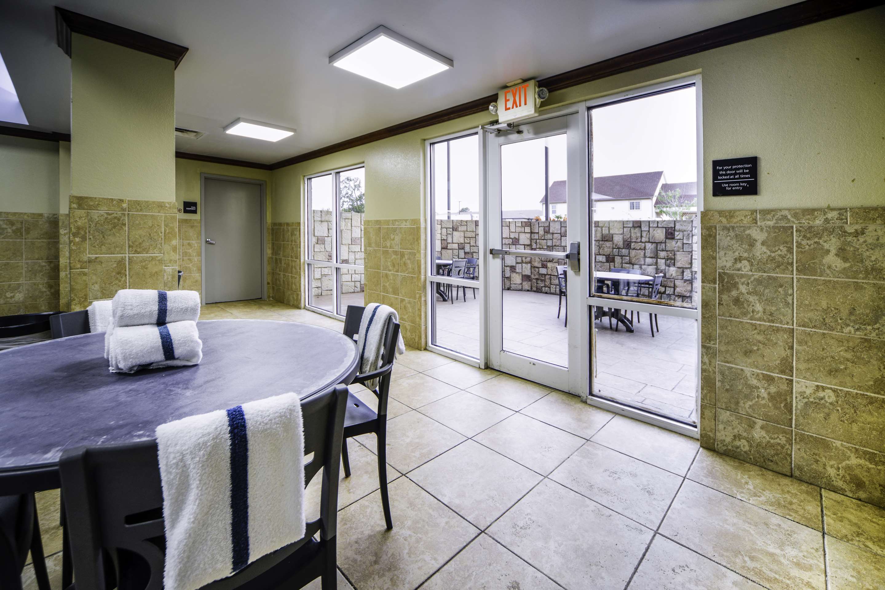 Pool | Hampton Inn Bryant