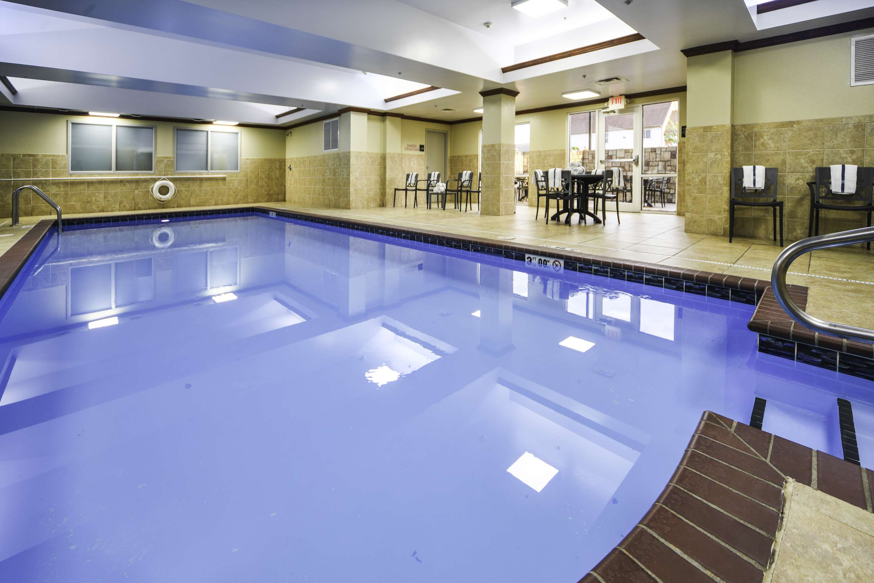 Pool | Hampton Inn Bryant